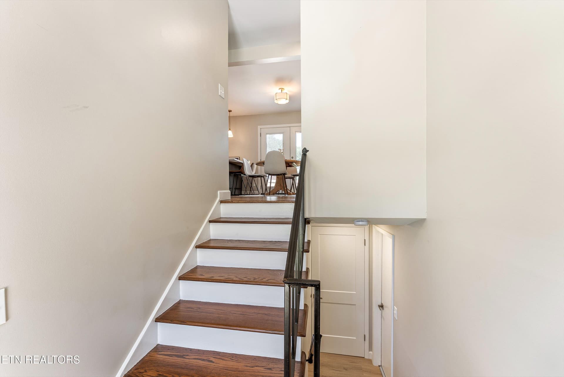 27-Front Door A2 - 101 Wayne Place, Oak Ridge, TN 37830
