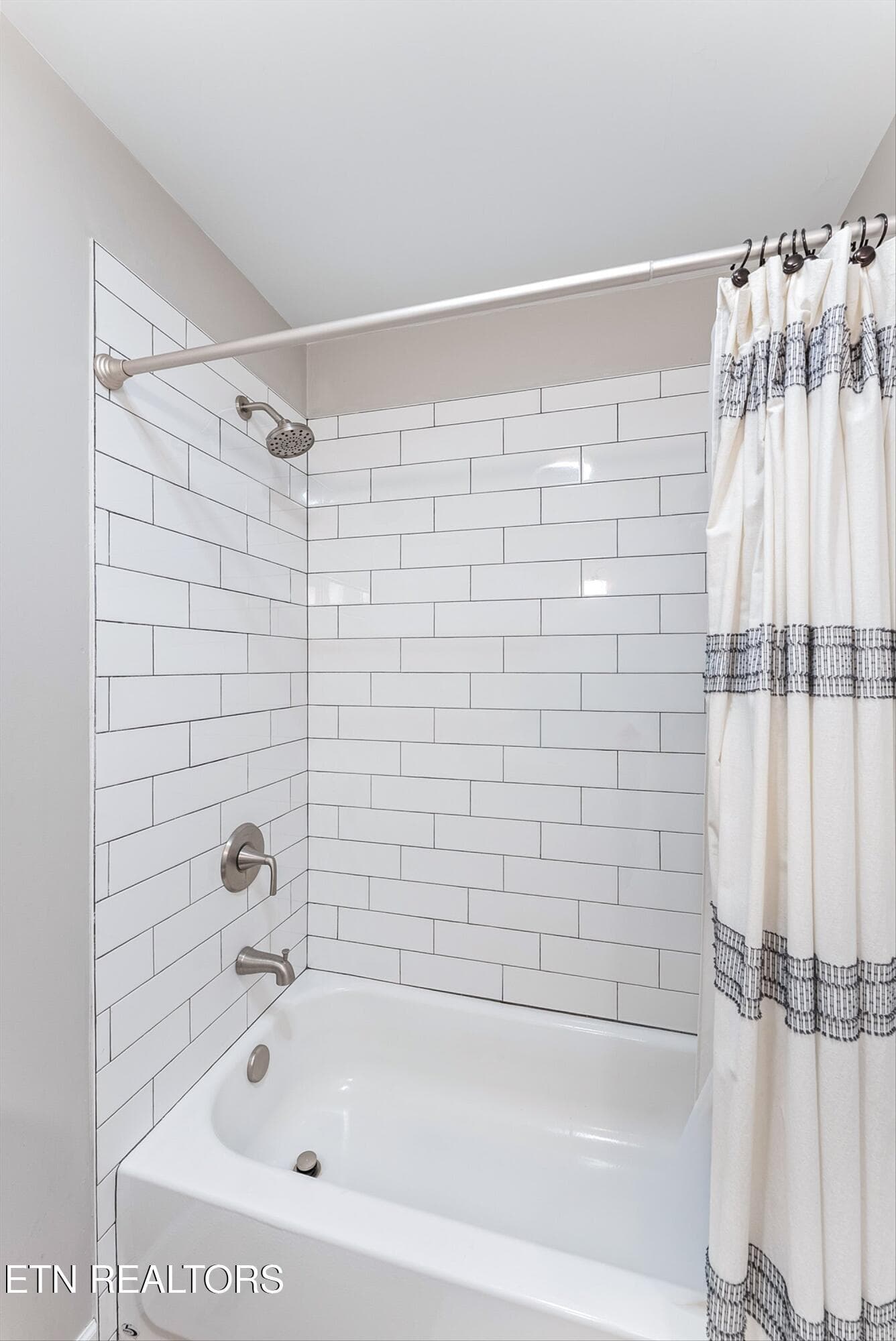 53-1st Bath A4 - 101 Wayne Place, Oak Ridge, TN 37830