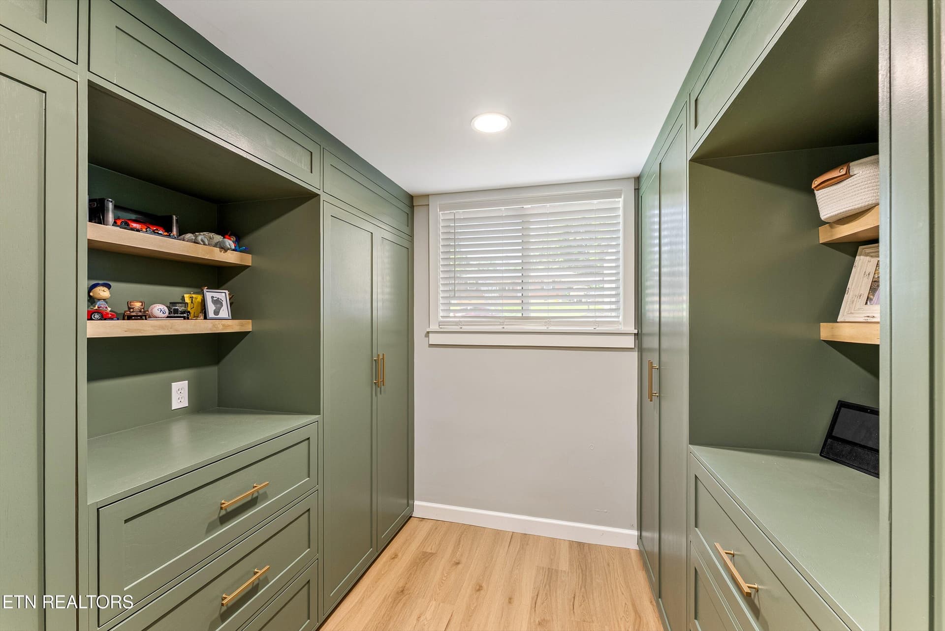 68-Ensuite Walk-in Closet A1 - 101 Wayne Place, Oak Ridge, TN 37830