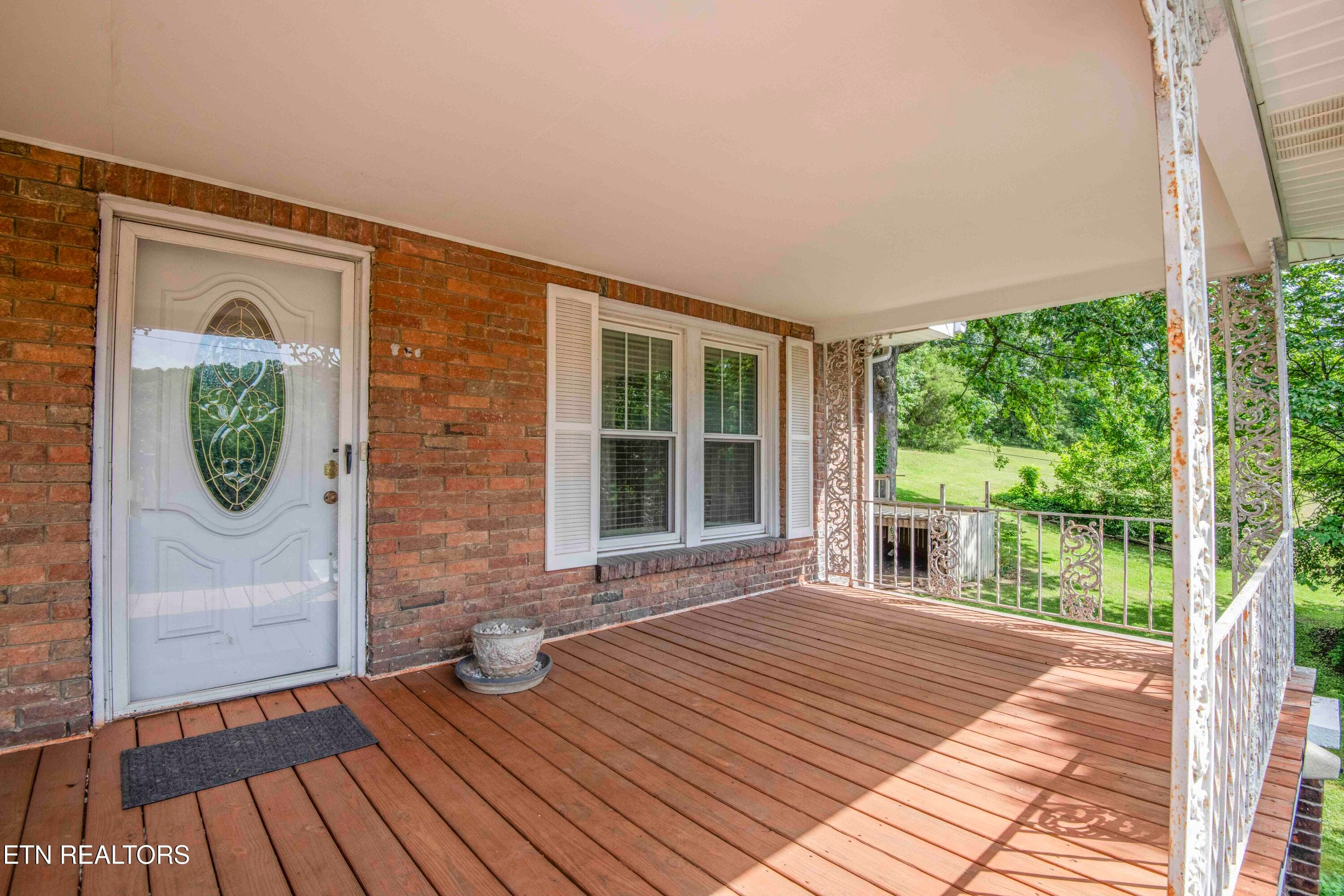 front porch 1_1 - 17761 Alberta St, Oneida, TN 37841