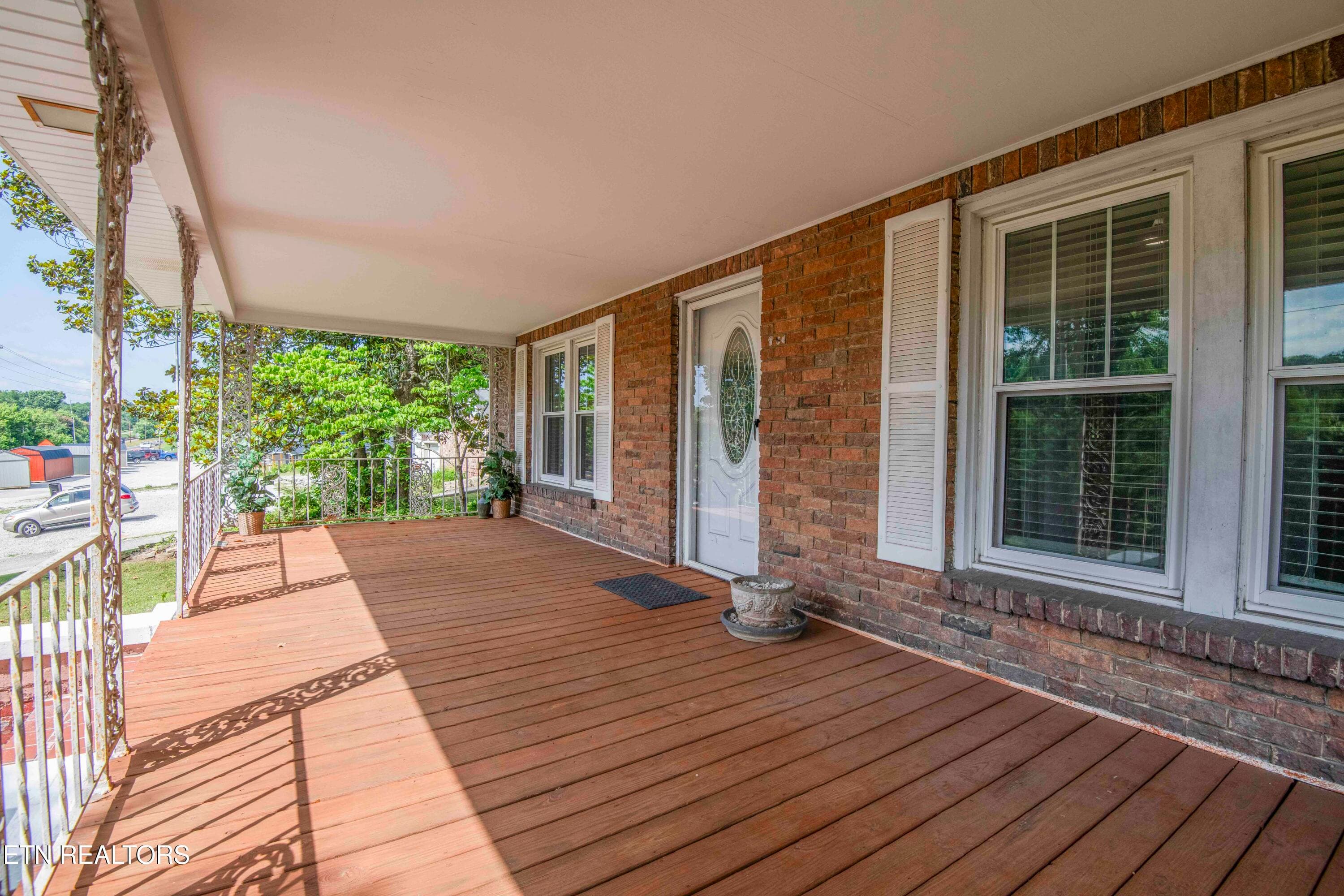 front porch_1 - 17761 Alberta St, Oneida, TN 37841