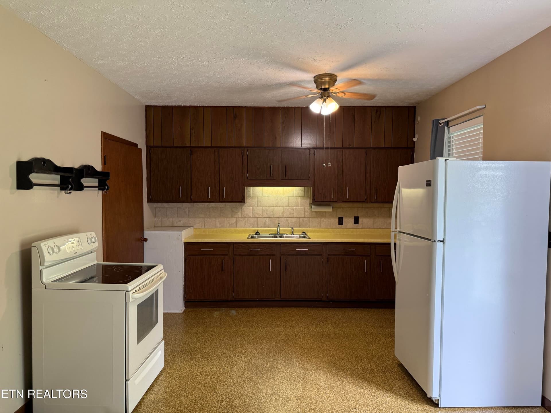 IMG_5316 - 4544 N Wildwood Rd, Maryville, TN 37804