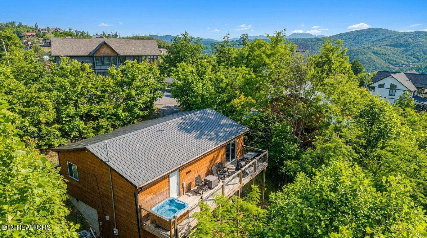 628 Pinecrest Drive, Gatlinburg, TN 37738