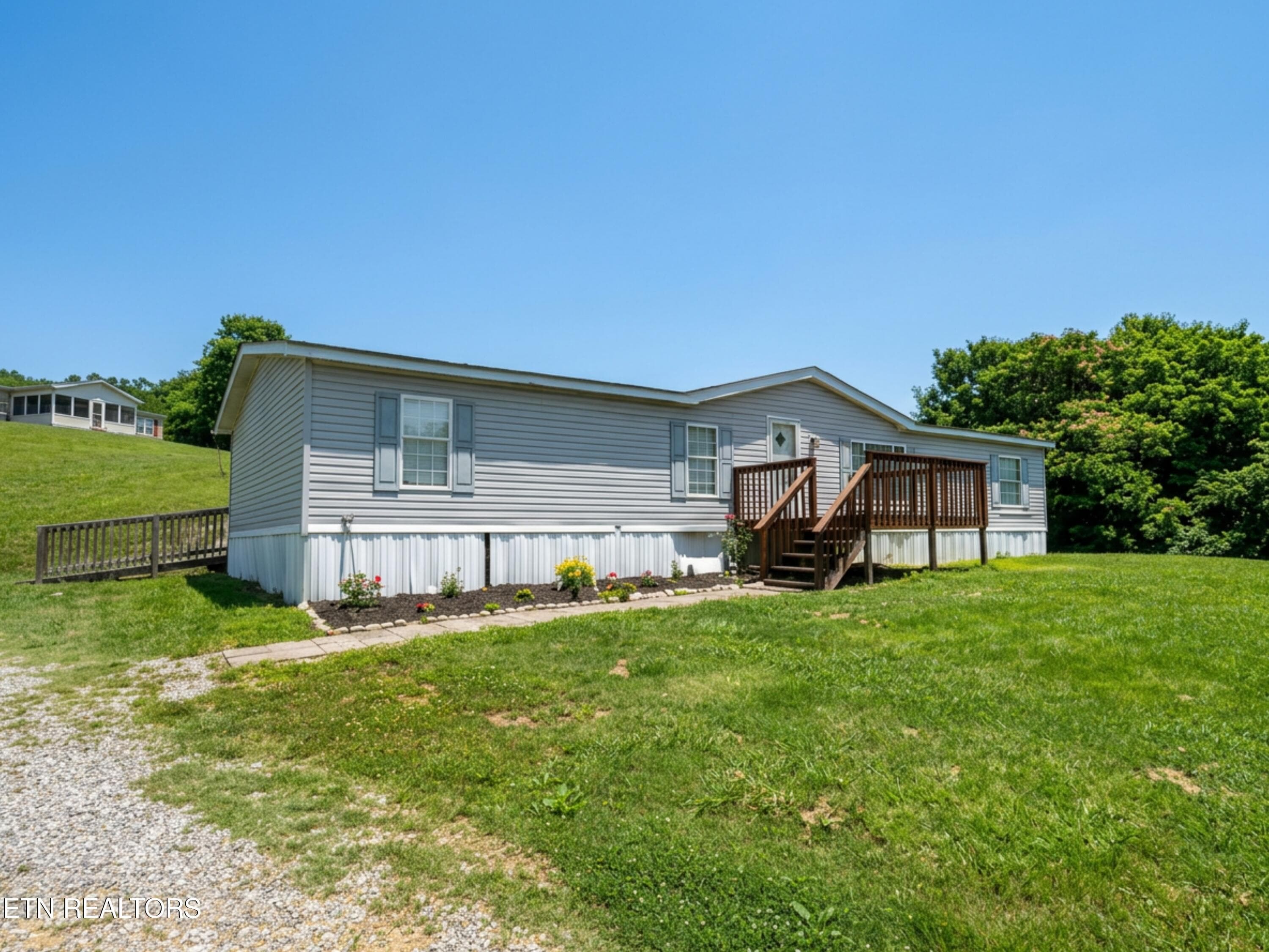 main photo - 132 Fred King Lane, Sevierville, TN 37876