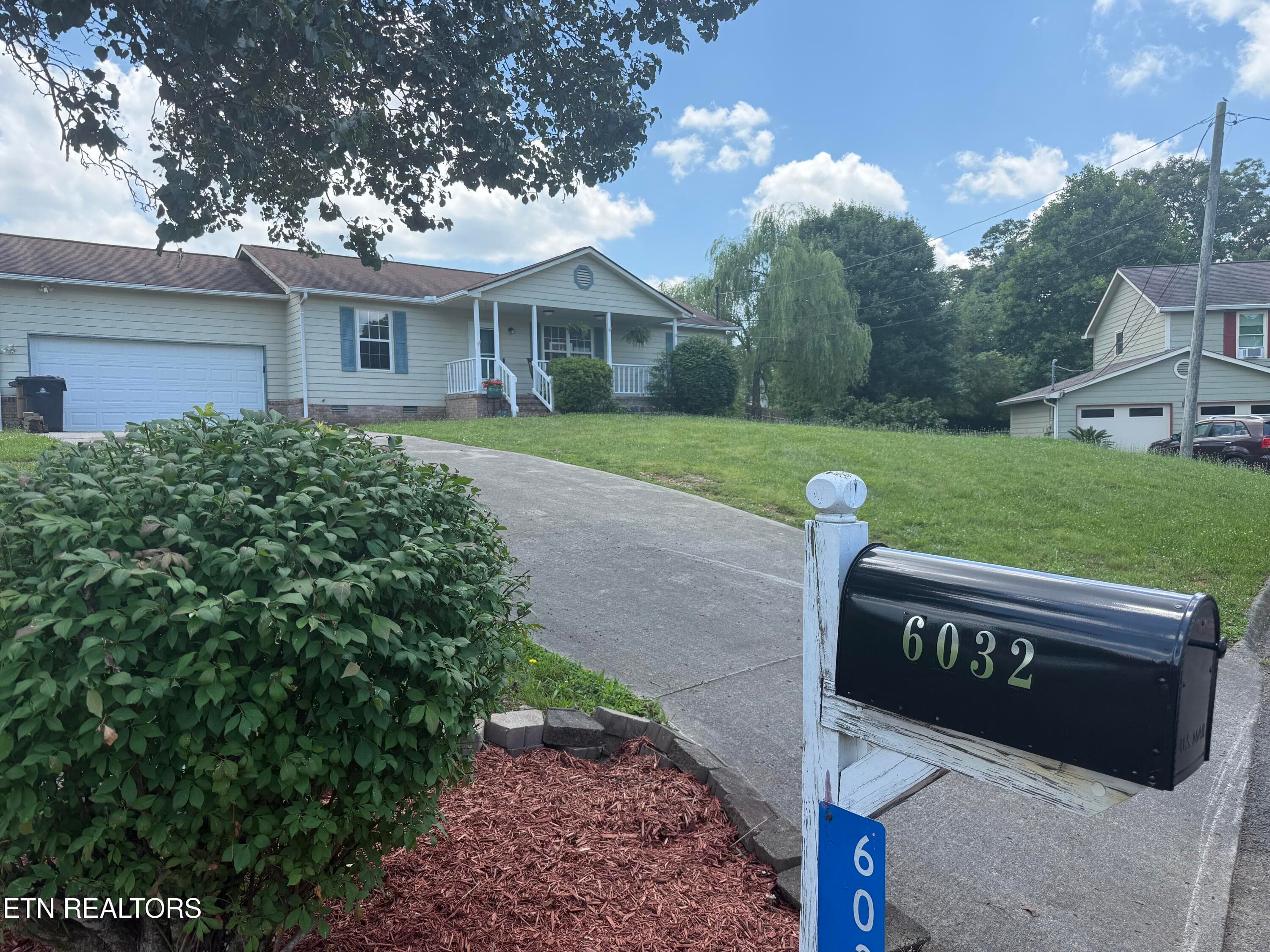 ROOM BETWEEN HOMES - 6032 Newington Lane, Knoxville, TN 37912, Knoxville