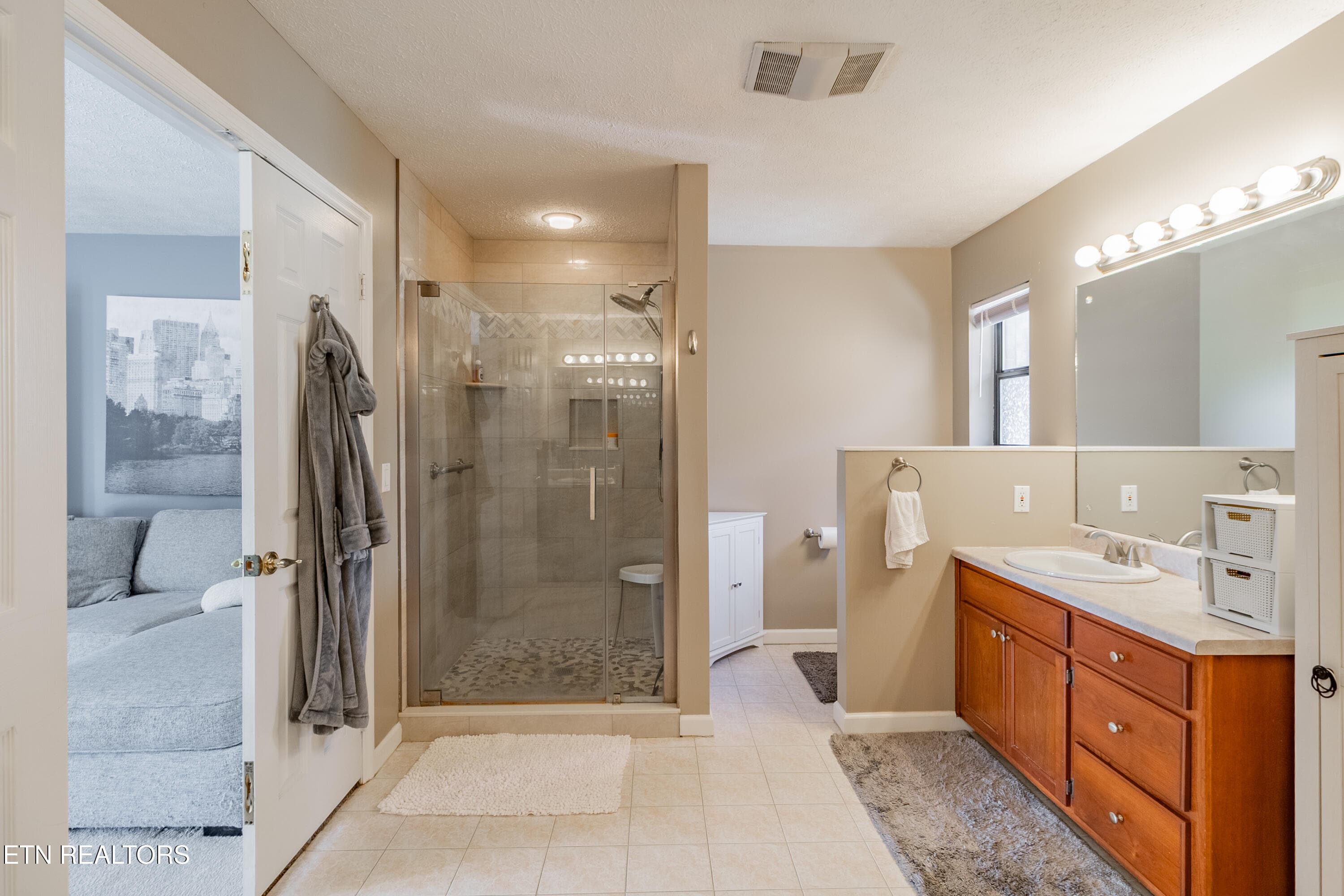 Ensuite - 1525 Double D Drive, Sevierville, TN 37876