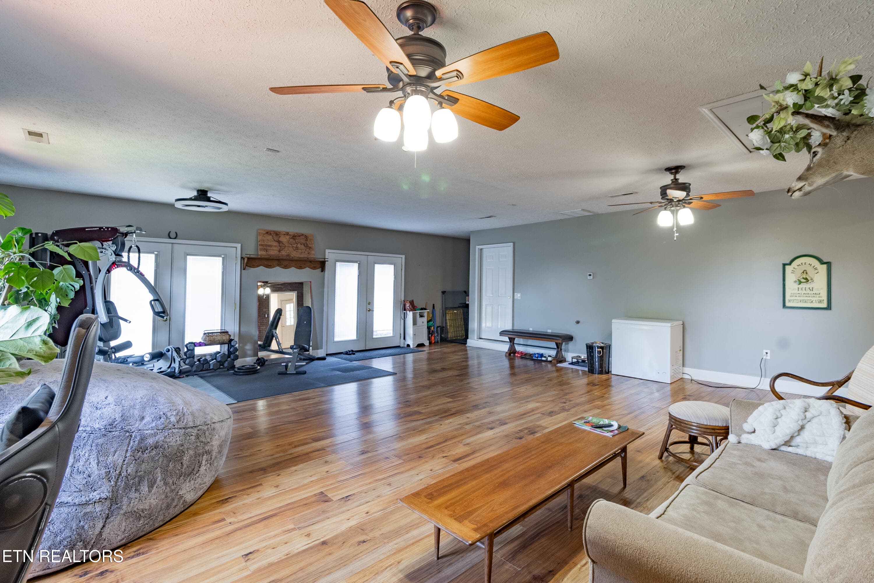 Family / Flex Space - 1525 Double D Drive, Sevierville, TN 37876
