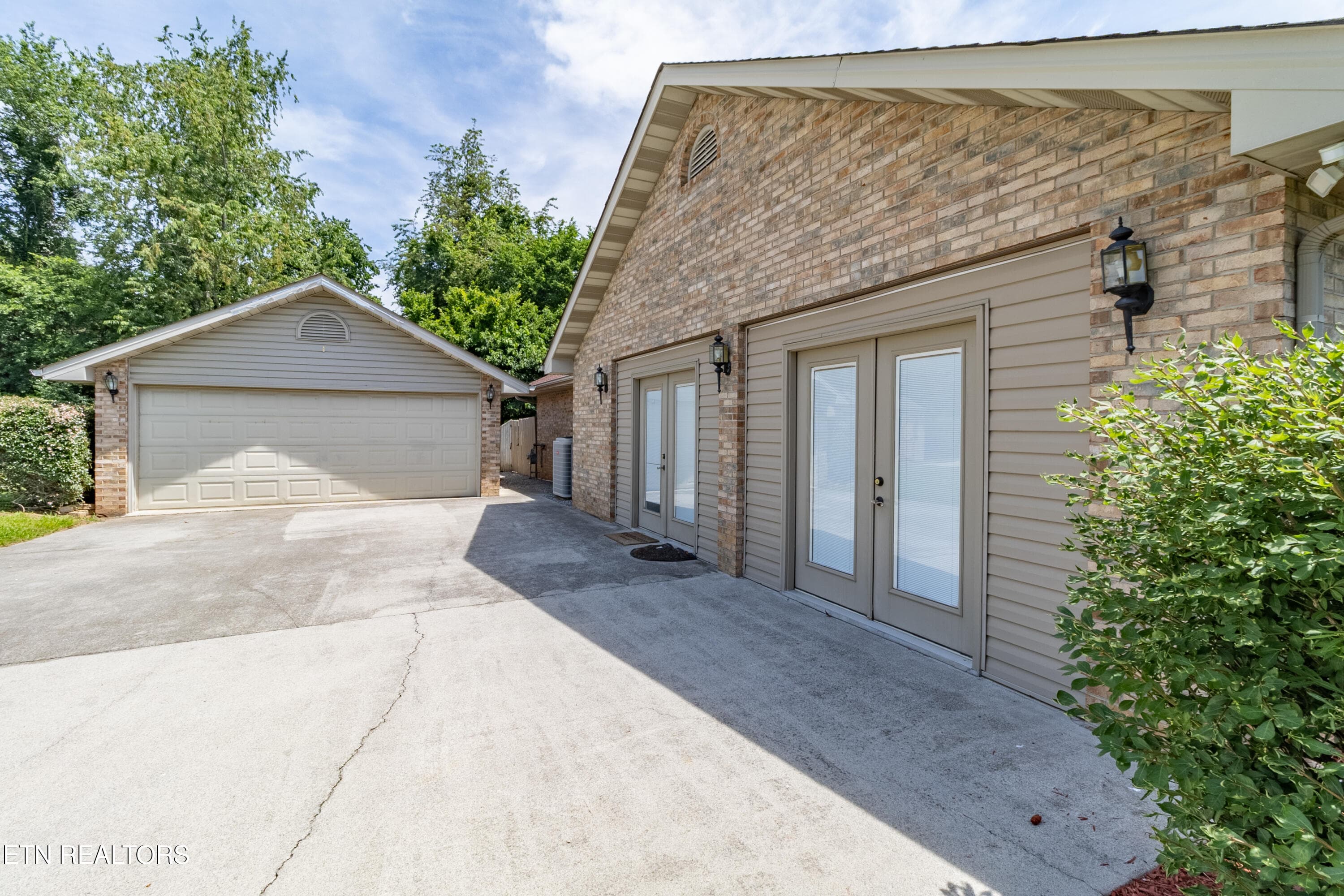 Front / Garage - 1525 Double D Drive, Sevierville, TN 37876