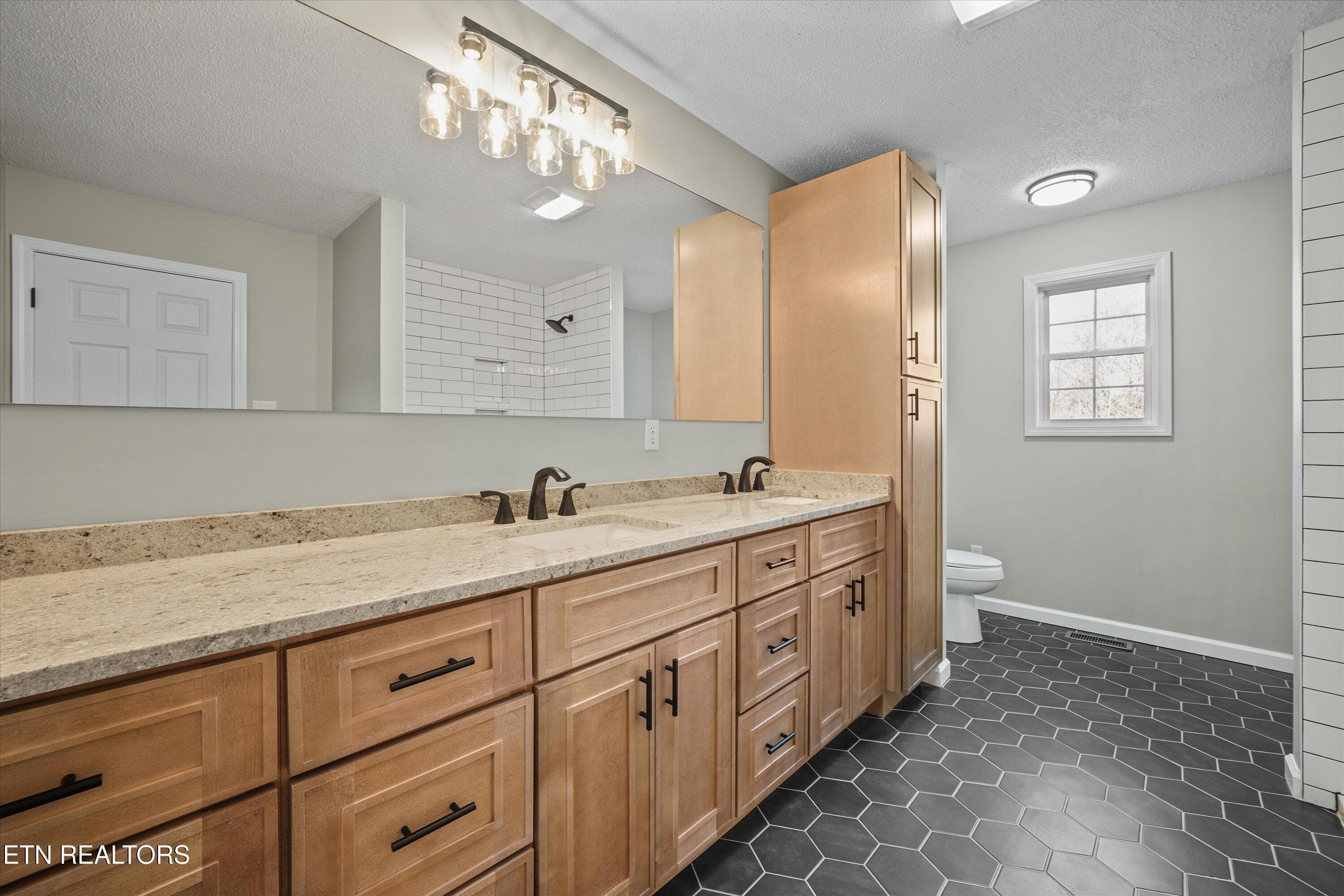 Primary Bath - 252 Perkins Lane, Jacksboro, TN 37757
