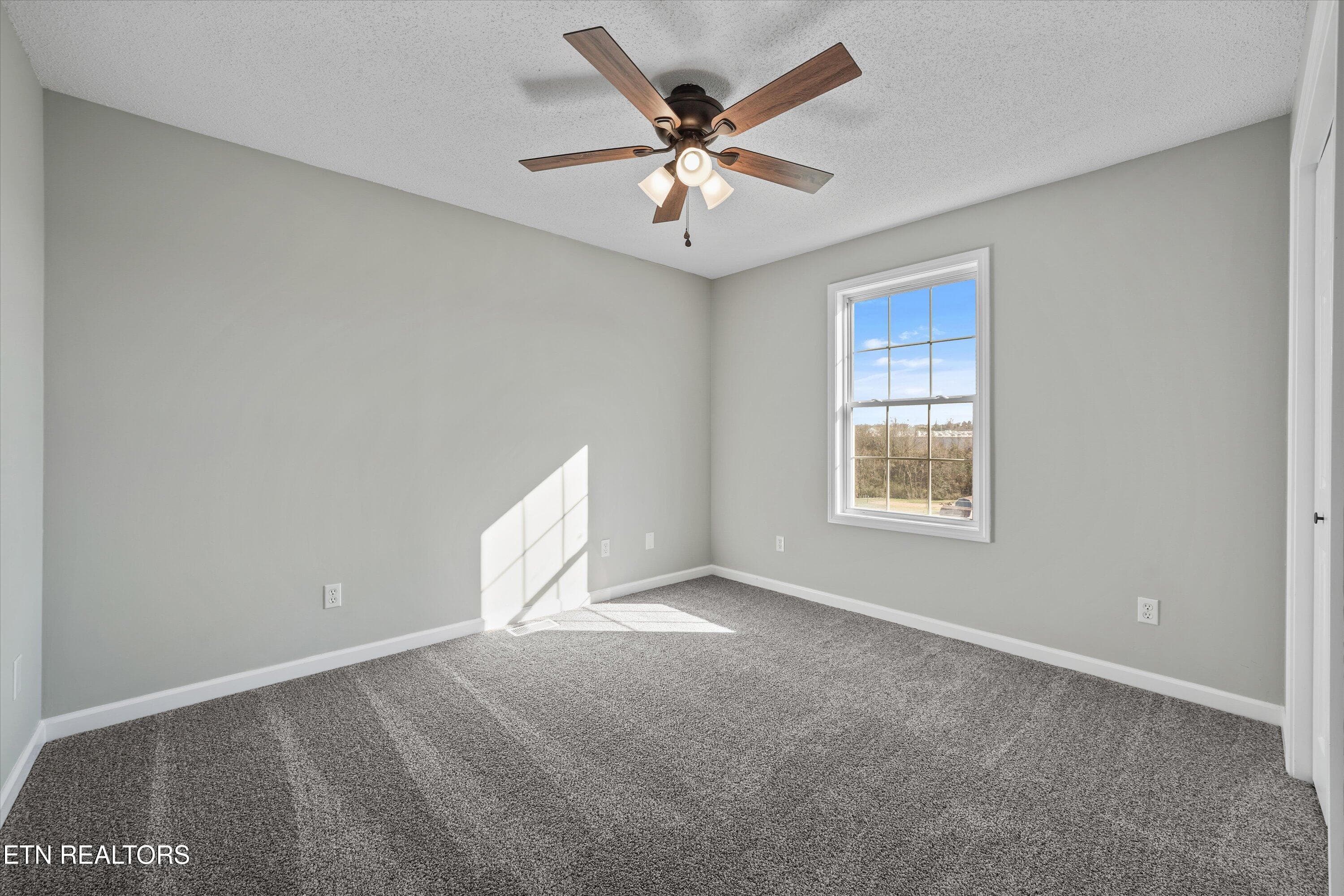 Bed 2 - 252 Perkins Lane, Jacksboro, TN 37757