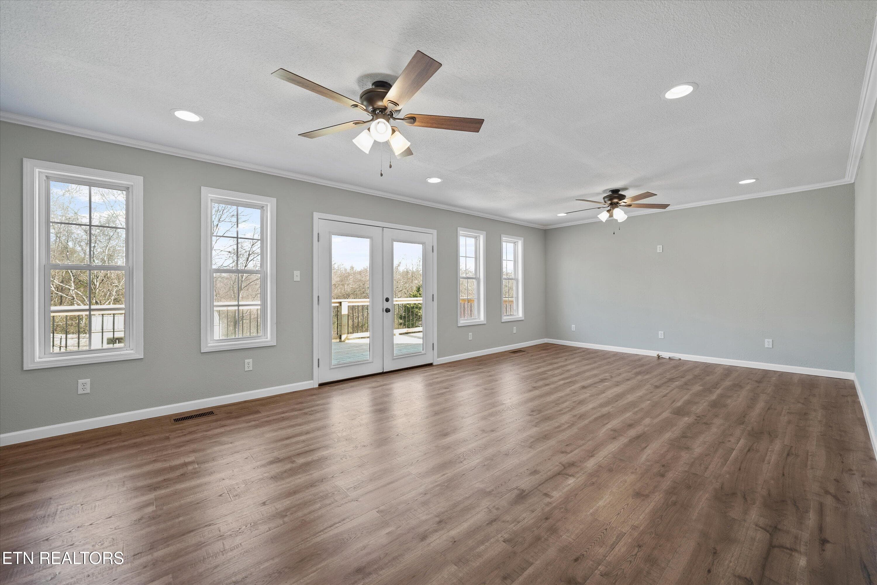 Den - 252 Perkins Lane, Jacksboro, TN 37757