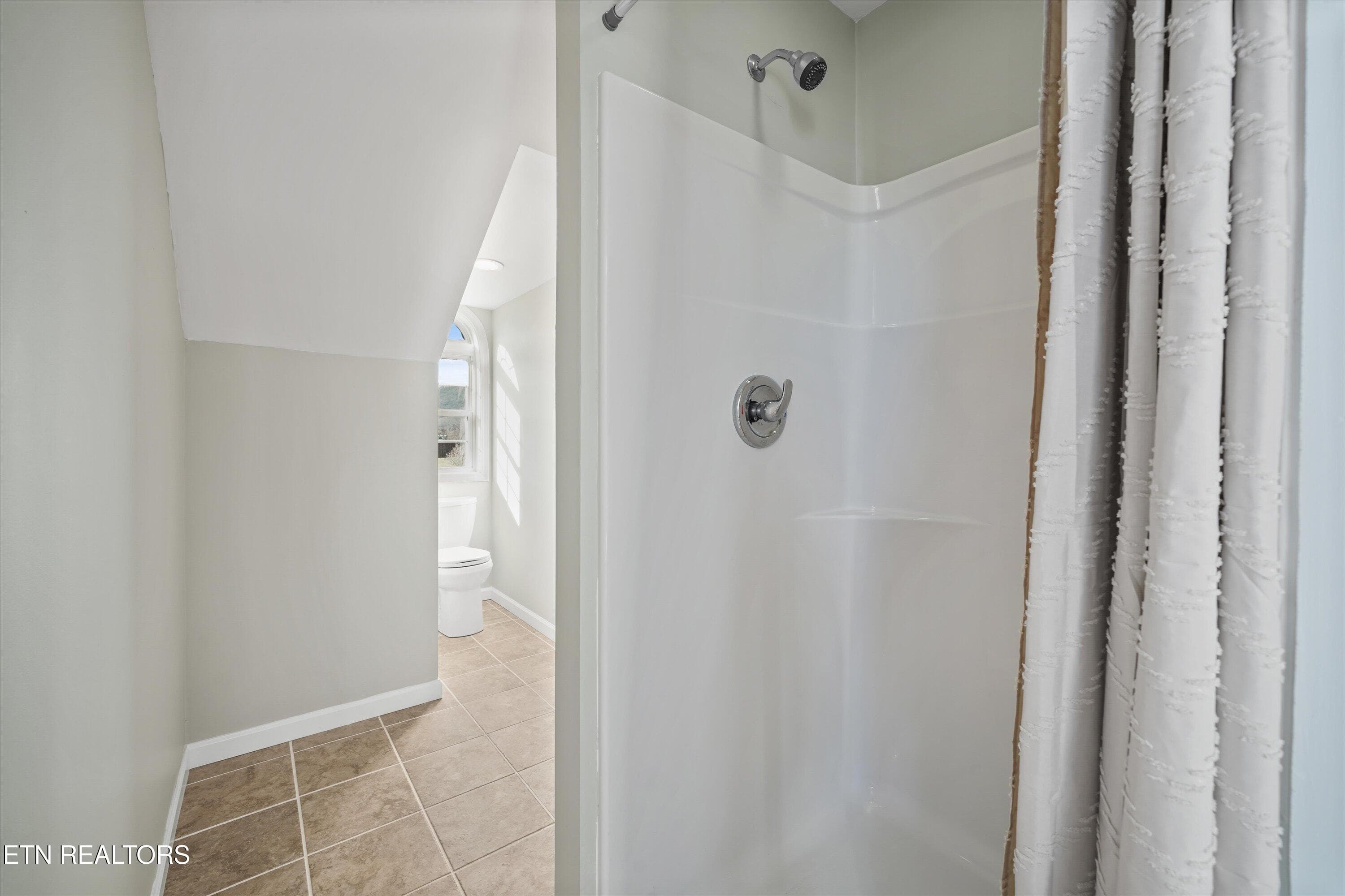 Upstairs bath - 252 Perkins Lane, Jacksboro, TN 37757