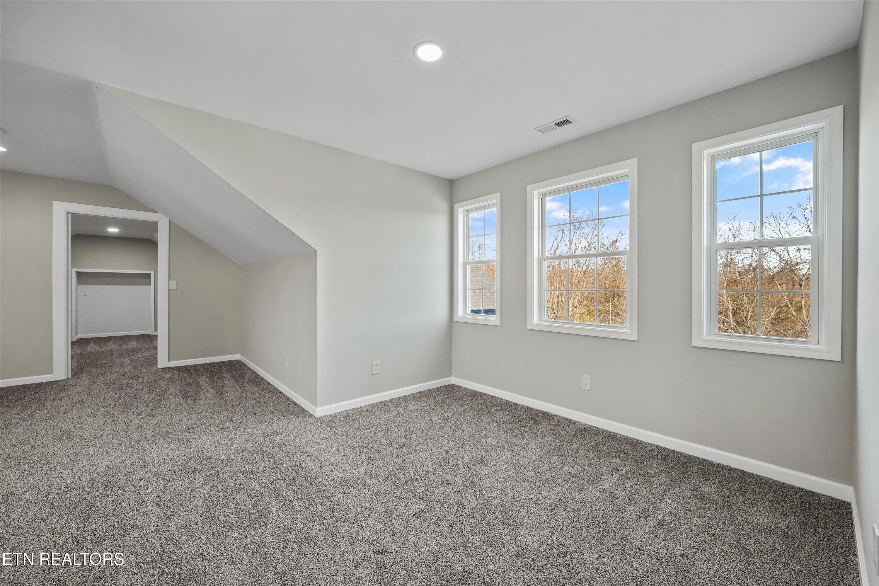 Upstairs - 252 Perkins Lane, Jacksboro, TN 37757
