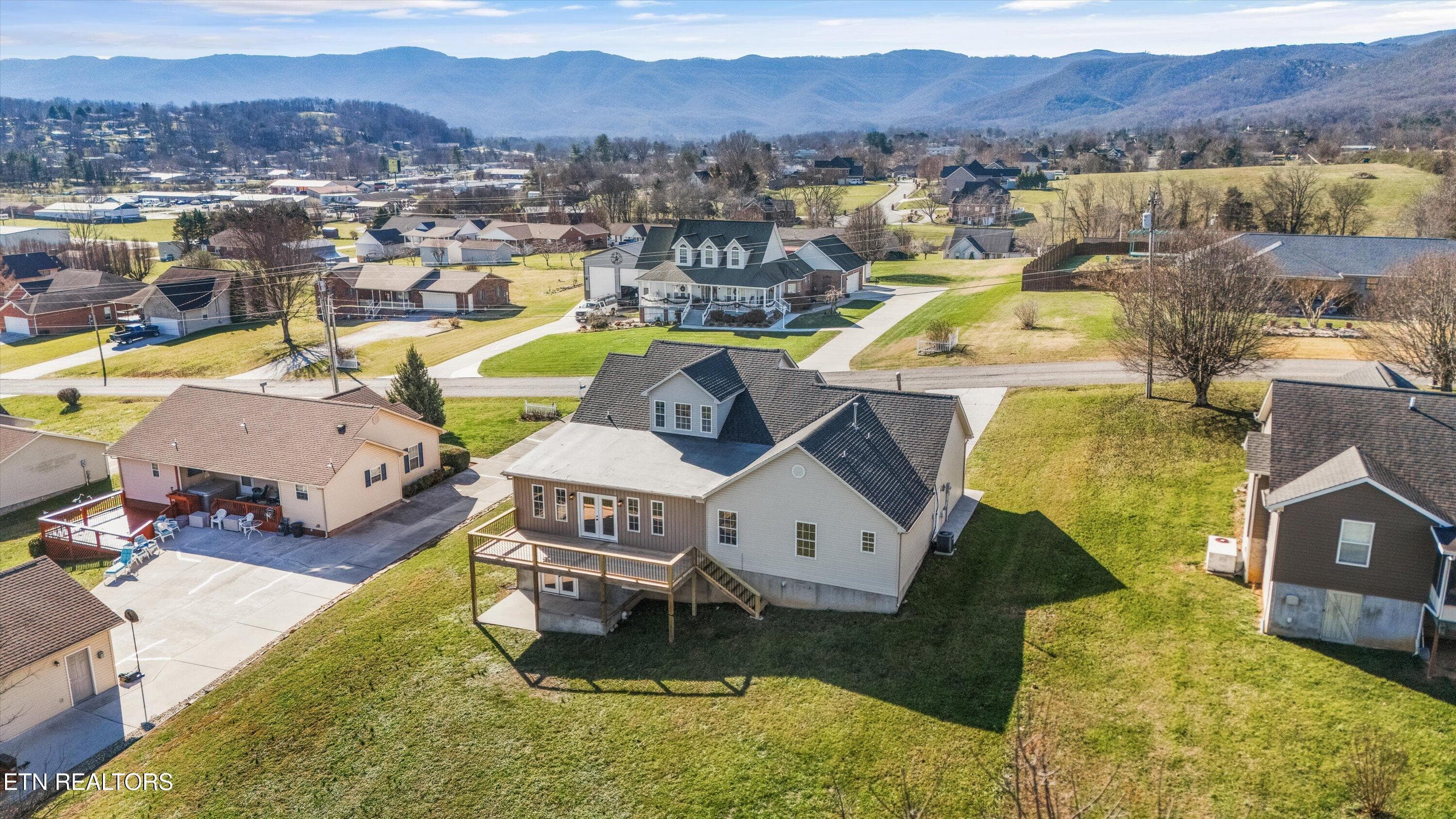 45-252 Perkins Ln 44 - 252 Perkins Lane, Jacksboro, TN 37757