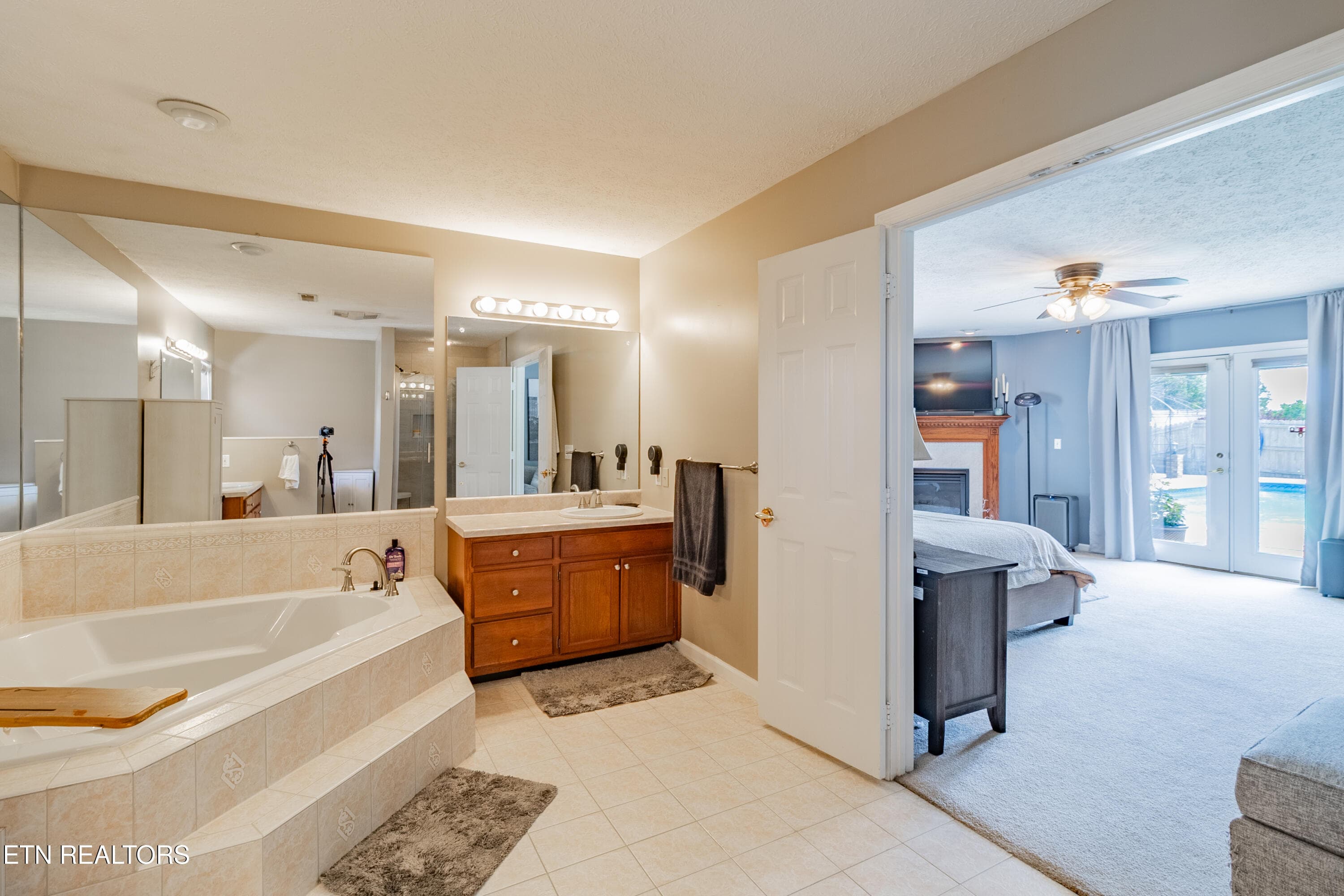 Ensuite - 1525 Double D Drive, Sevierville, TN 37876