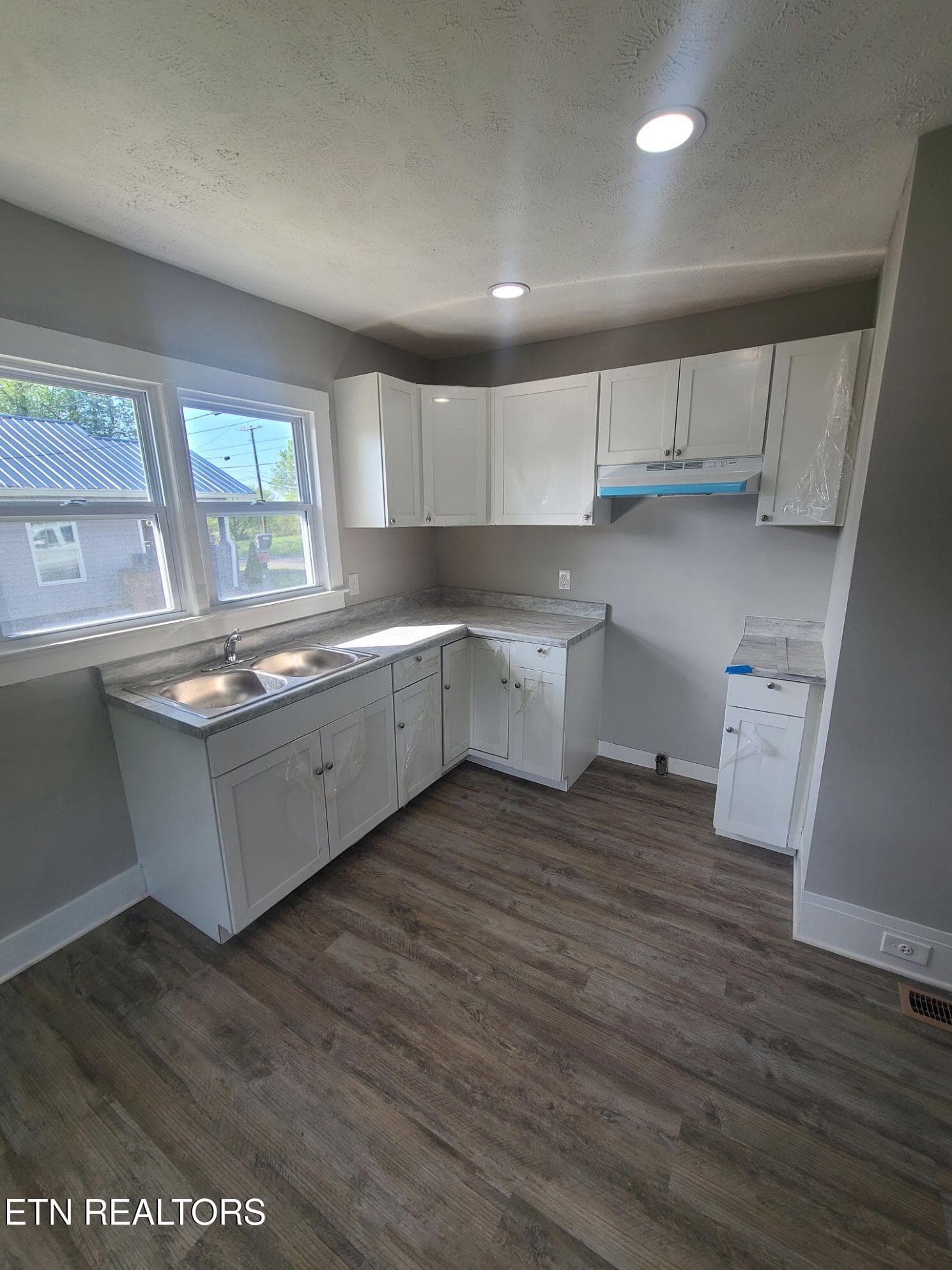Kitchen View 3 - 124 Pickering St, Knoxville, TN 37914, Knoxville