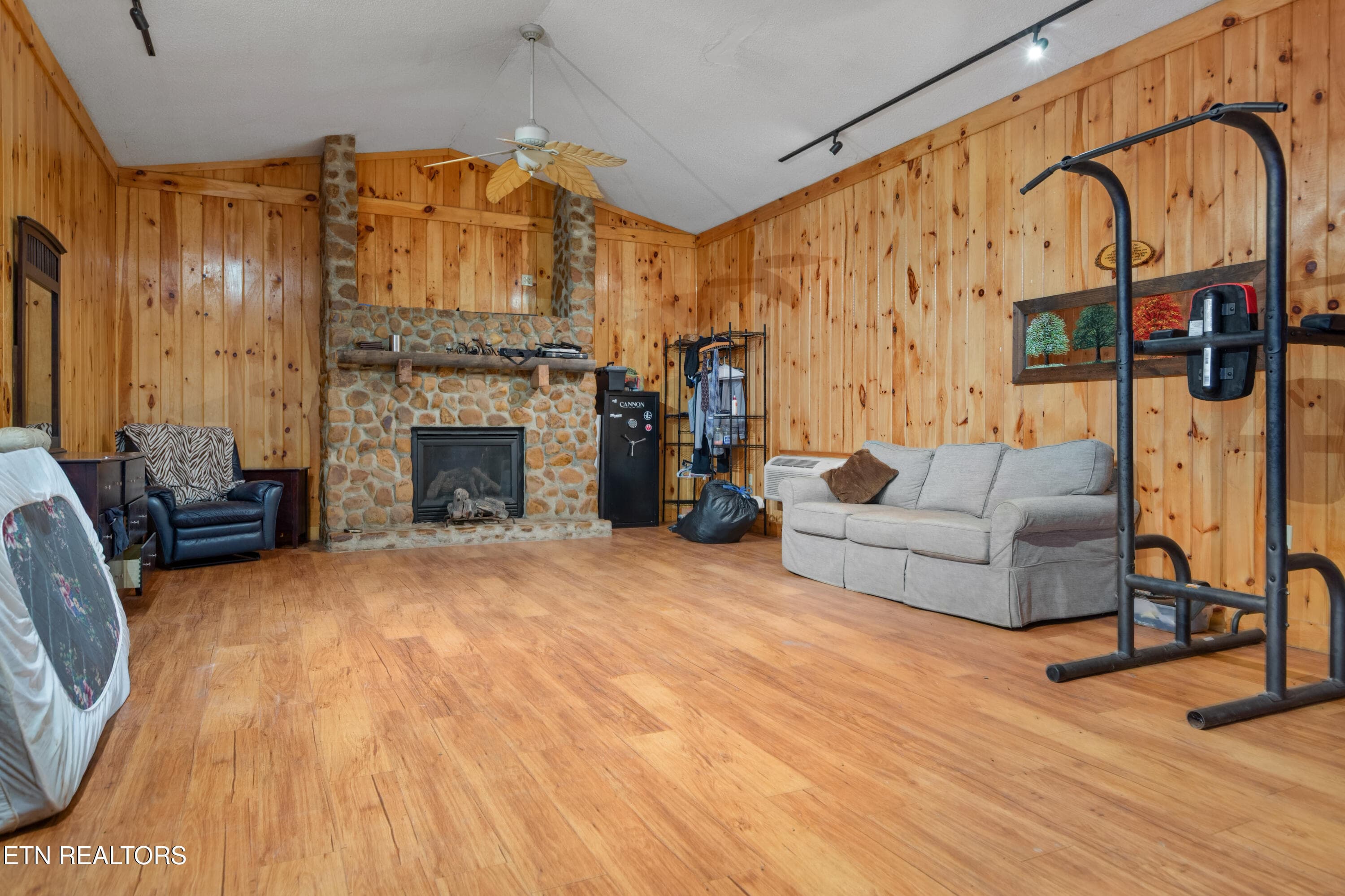 1T1C0236 - 1036 Dye Rd, Clarkrange, TN 38553