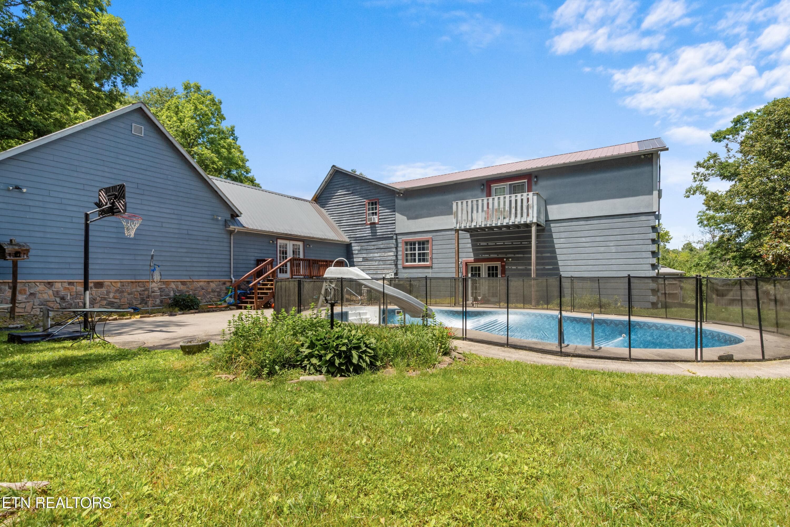 back of home - 1036 Dye Rd, Clarkrange, TN 38553