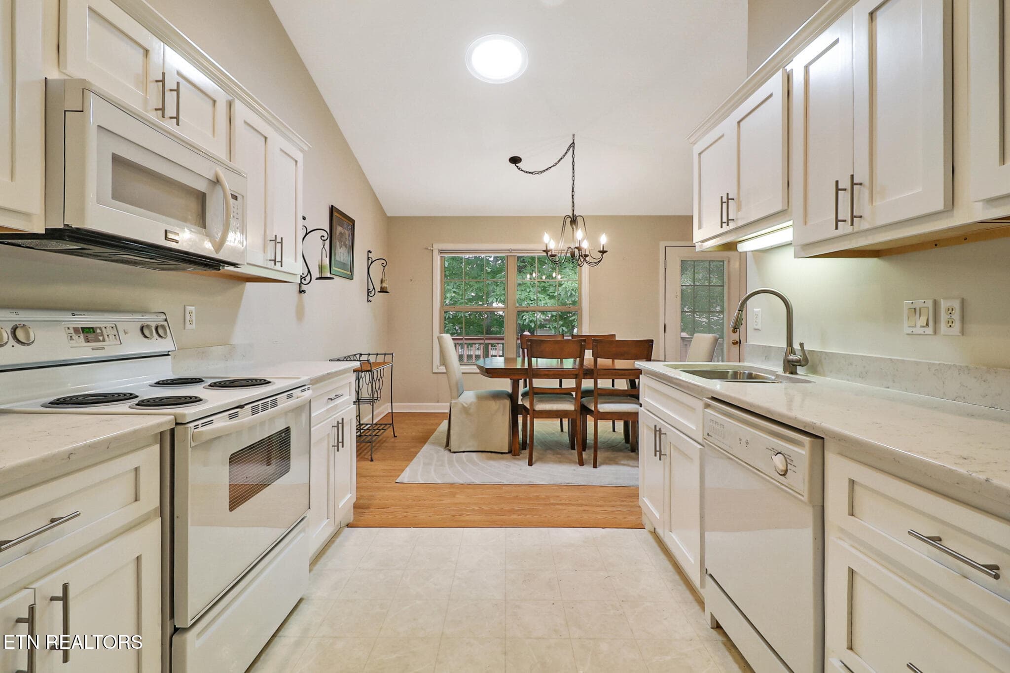 Kitchen - 182 Berkshire Loop, Fairfield Glade, TN 38558