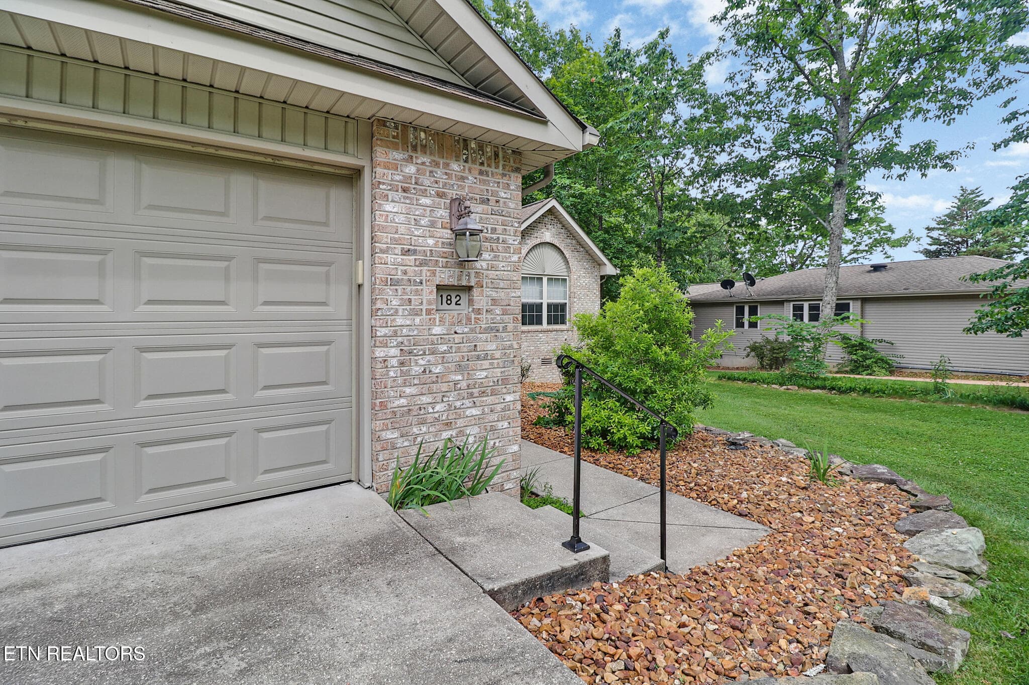 Front walk - 182 Berkshire Loop, Fairfield Glade, TN 38558