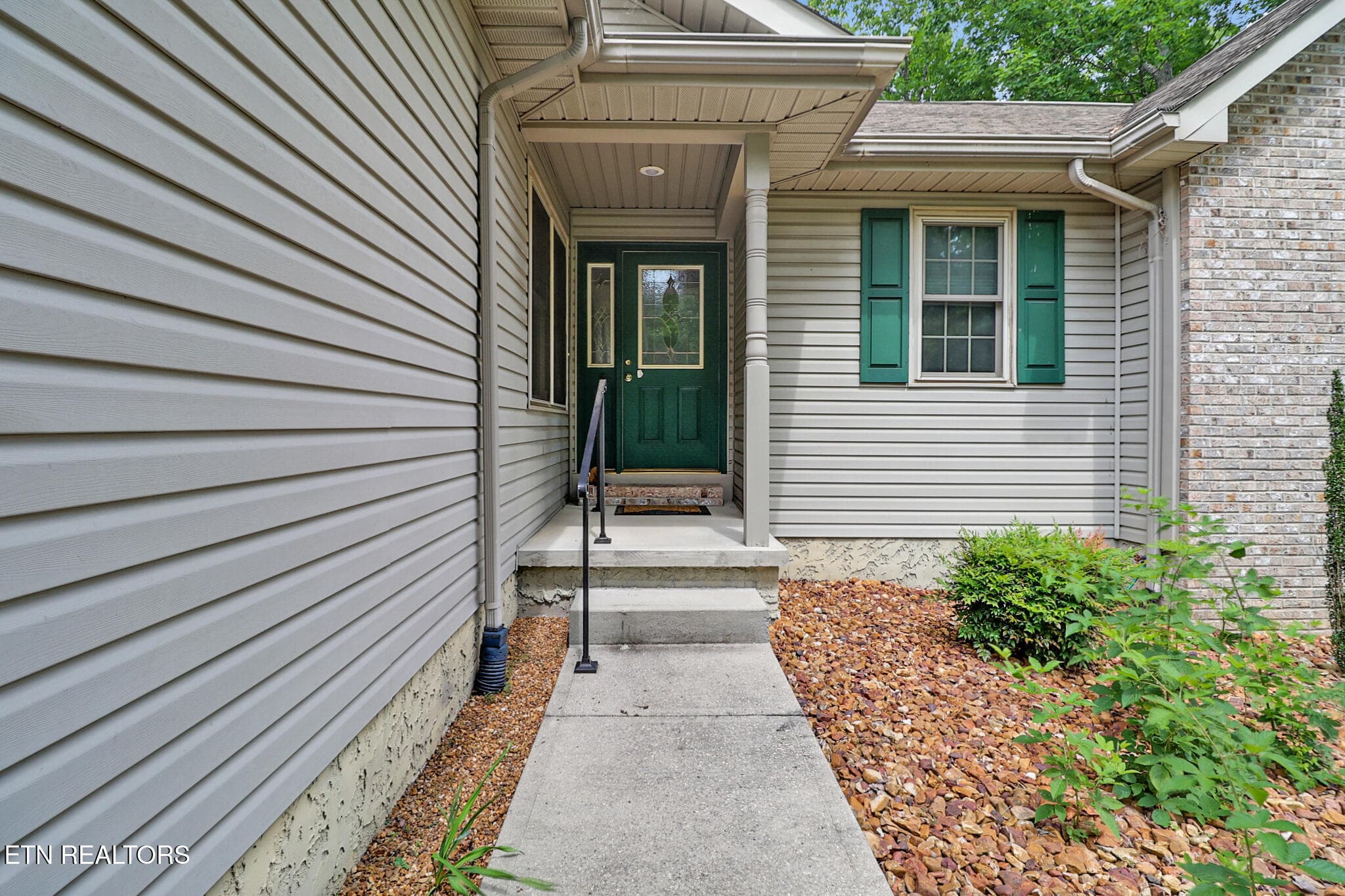 Front door - 182 Berkshire Loop, Fairfield Glade, TN 38558