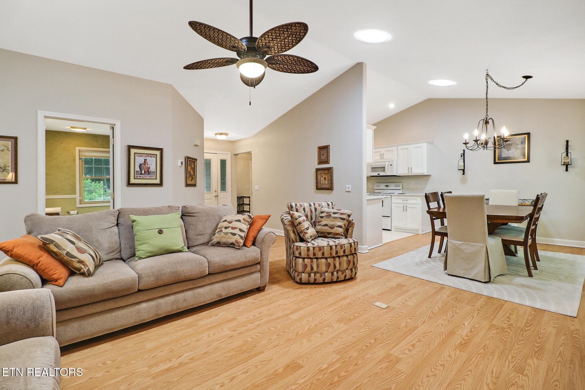 Living room - 182 Berkshire Loop, Fairfield Glade, TN 38558