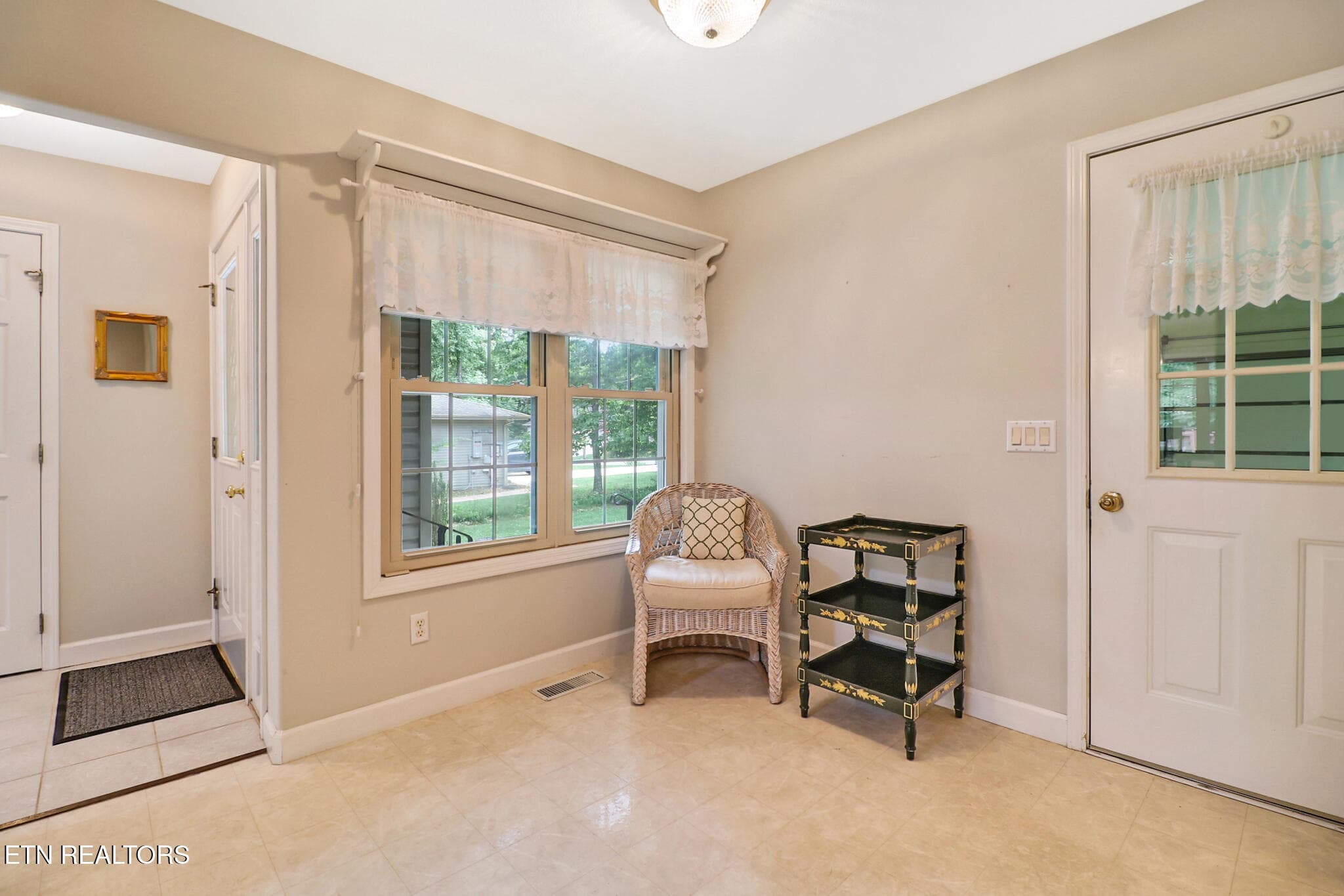 Breakfast nook - 182 Berkshire Loop, Fairfield Glade, TN 38558
