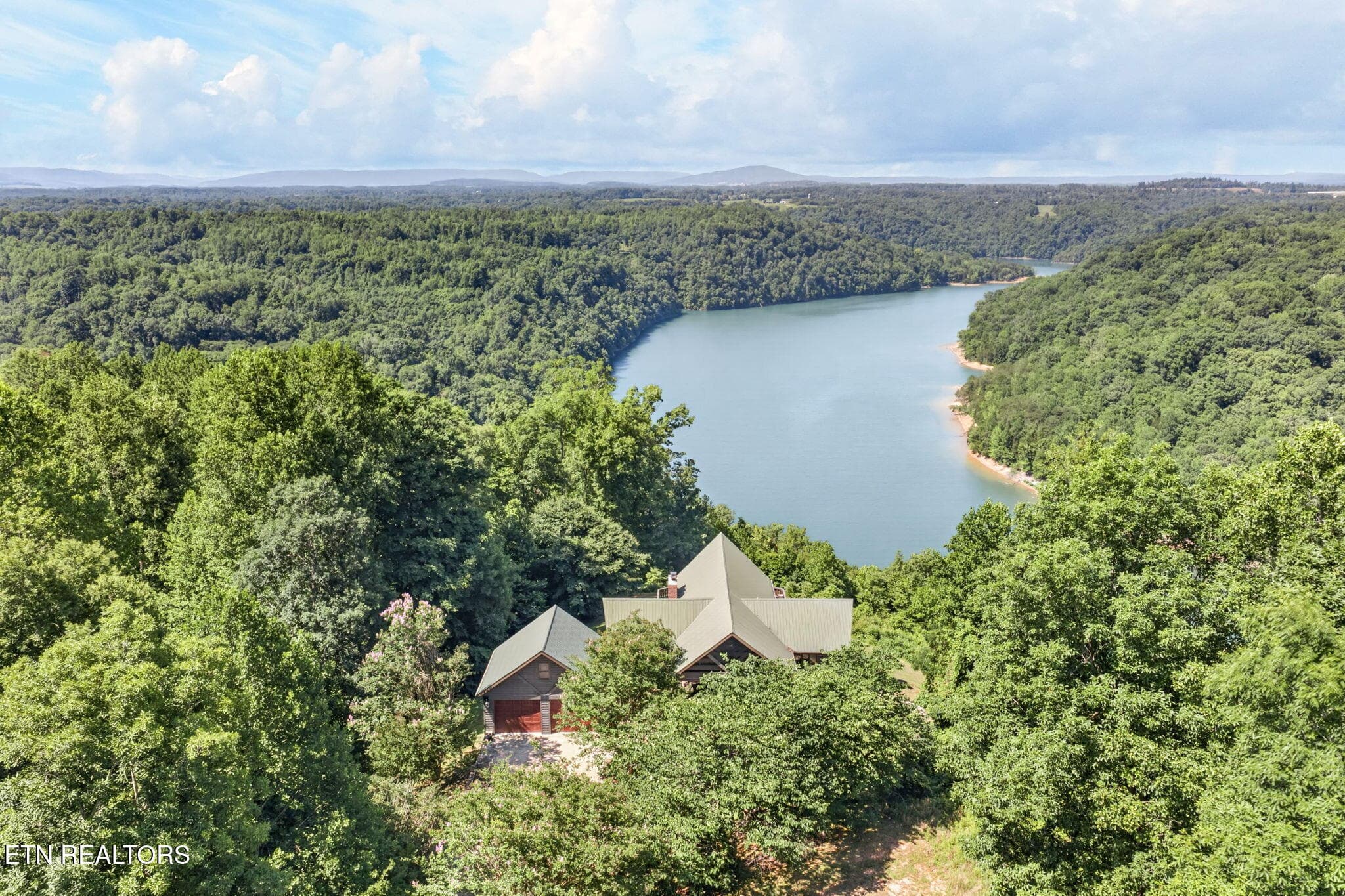 51-web-or-mls-2051 Scenic View Ct_240_TN - 2051 Scenic View Court, Byrdstown, TN 38549