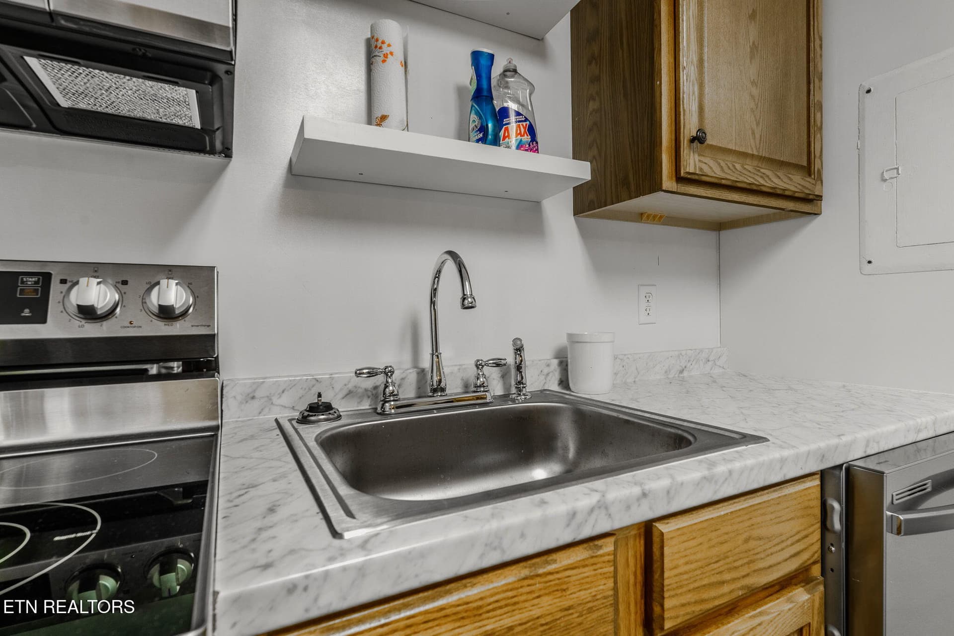 4-web-or-mls-_DSC3878-HDR - 405 Eastley Court #9, Kingsport, TN 37660