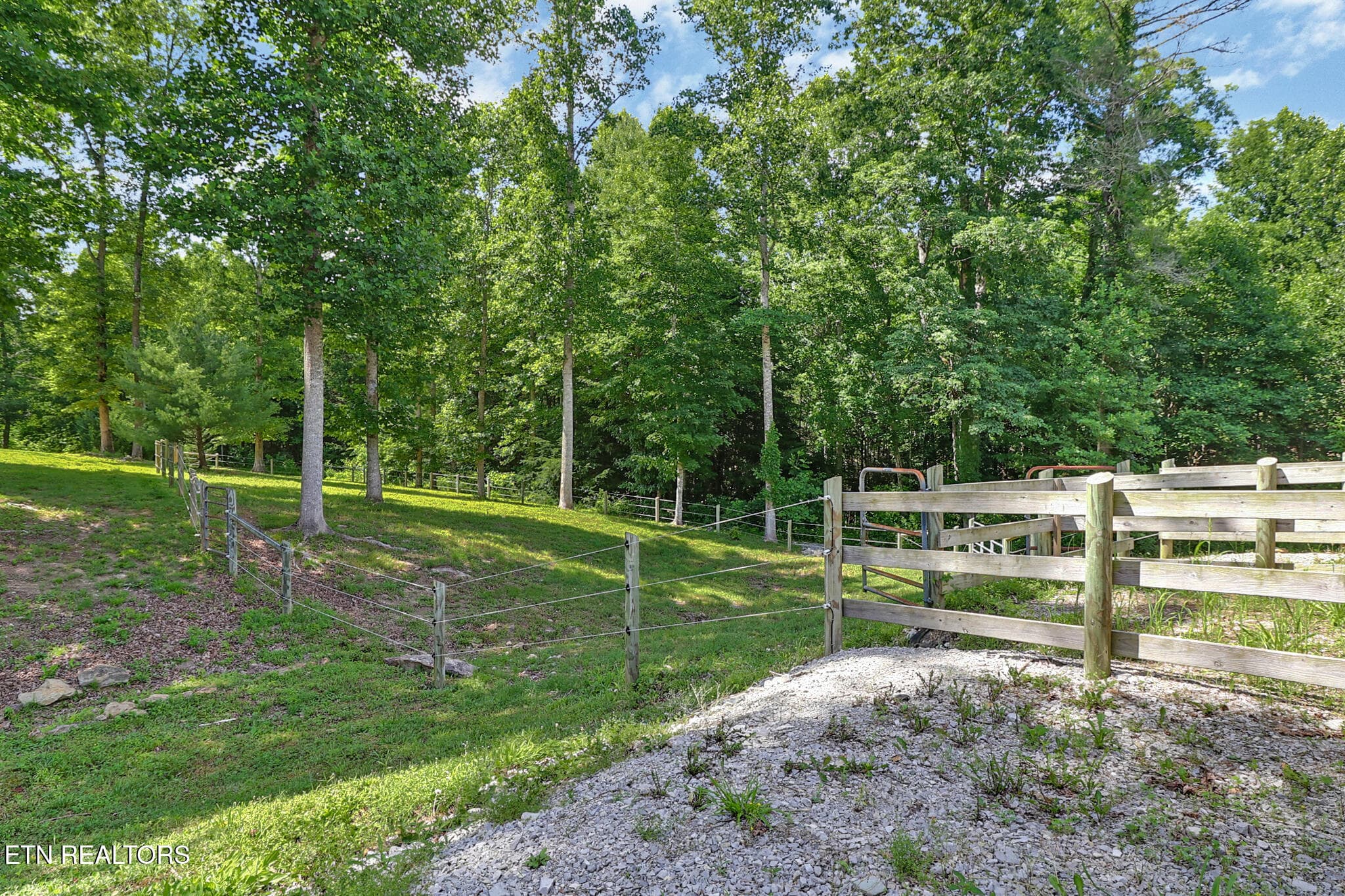 n44a8791-n44a8795 - 292 Crouch Branch Lane, Allardt, TN 38504