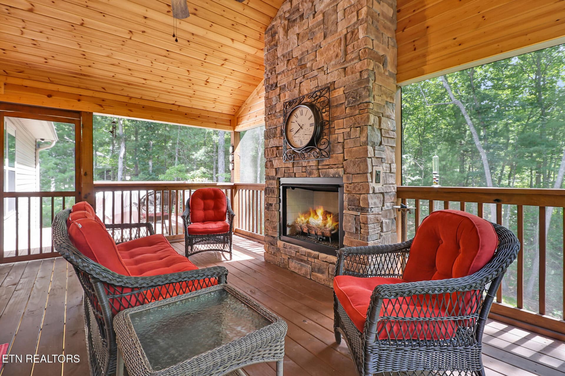 Sreen Deck - 23 Dove Cote Terrace, Crossville, TN 38558