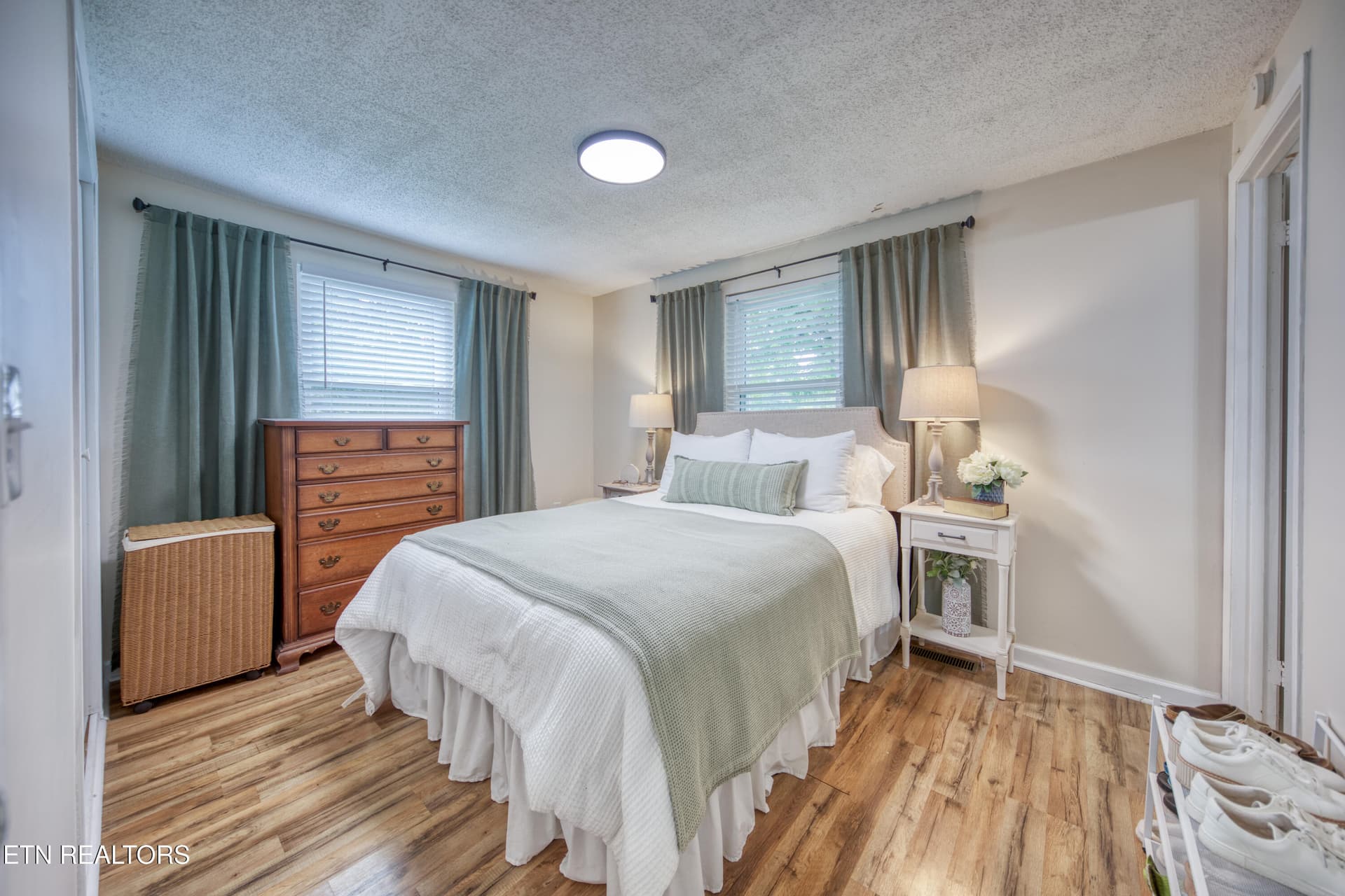 0H3A9560_66 - 425 W Ford Valley Rd, Knoxville, TN 37920
