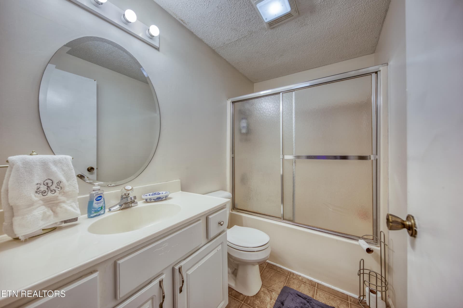 0H3A9579_70 - 425 W Ford Valley Rd, Knoxville, TN 37920