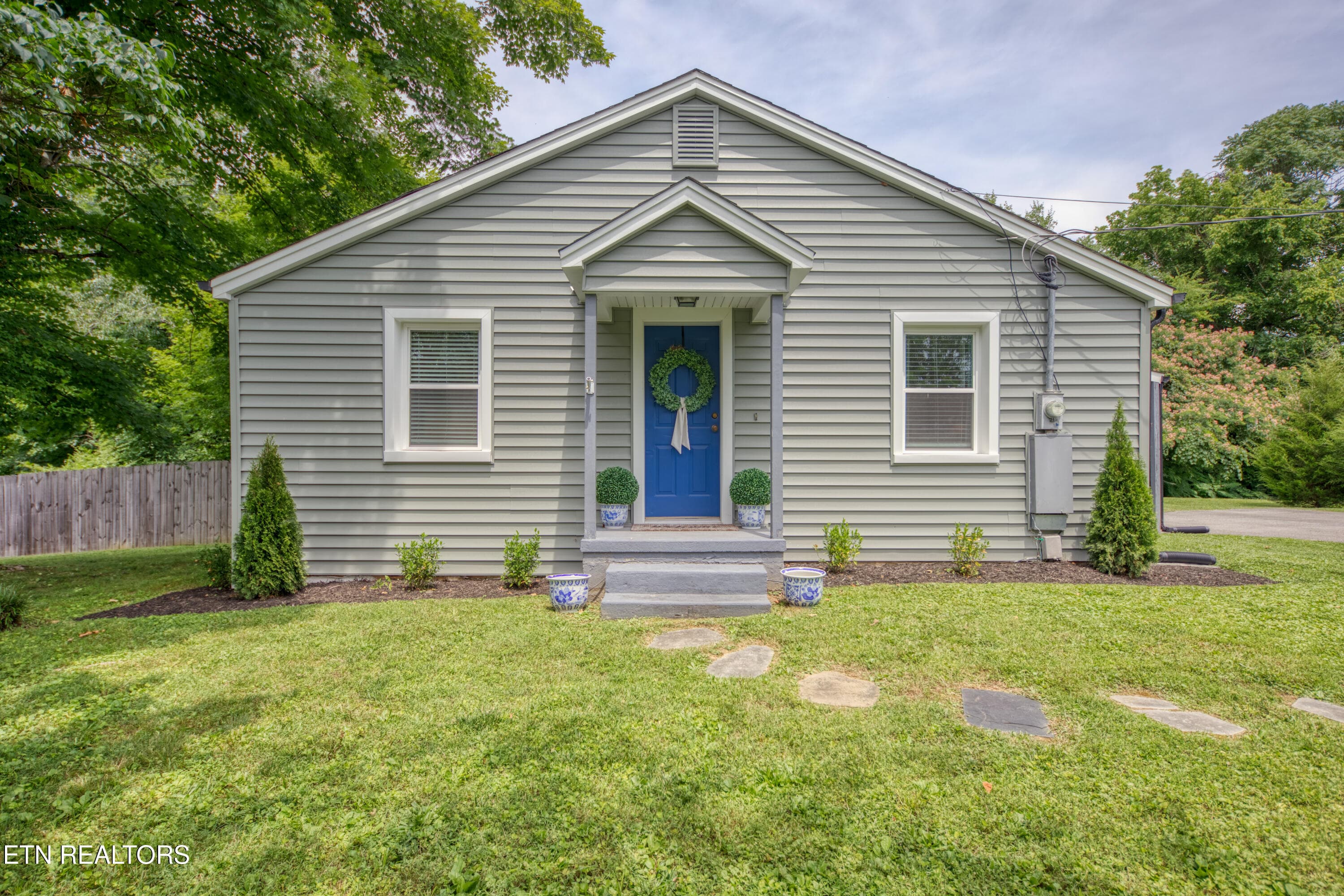 425 W Ford Valley Rd, Knoxville, TN 37920