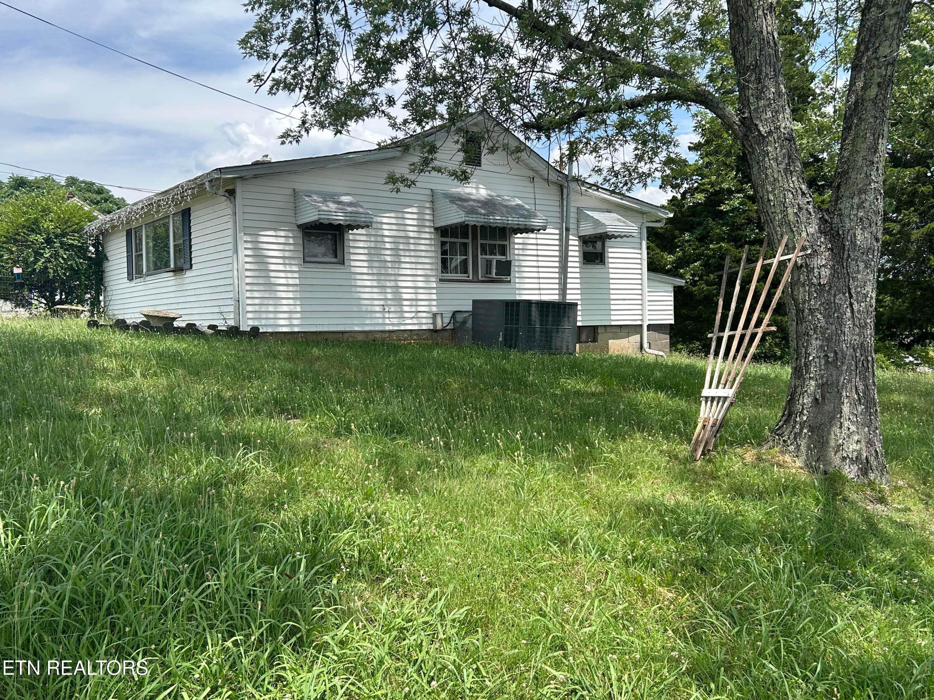 IMG_3398 - 921 Fowler St, Clinton, TN 37716