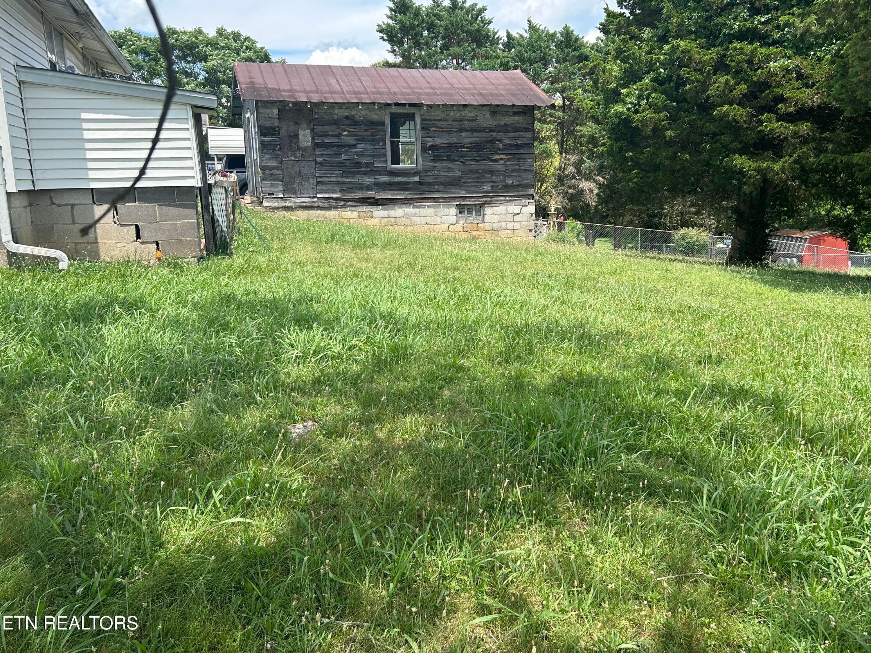 IMG_3399 - 921 Fowler St, Clinton, TN 37716