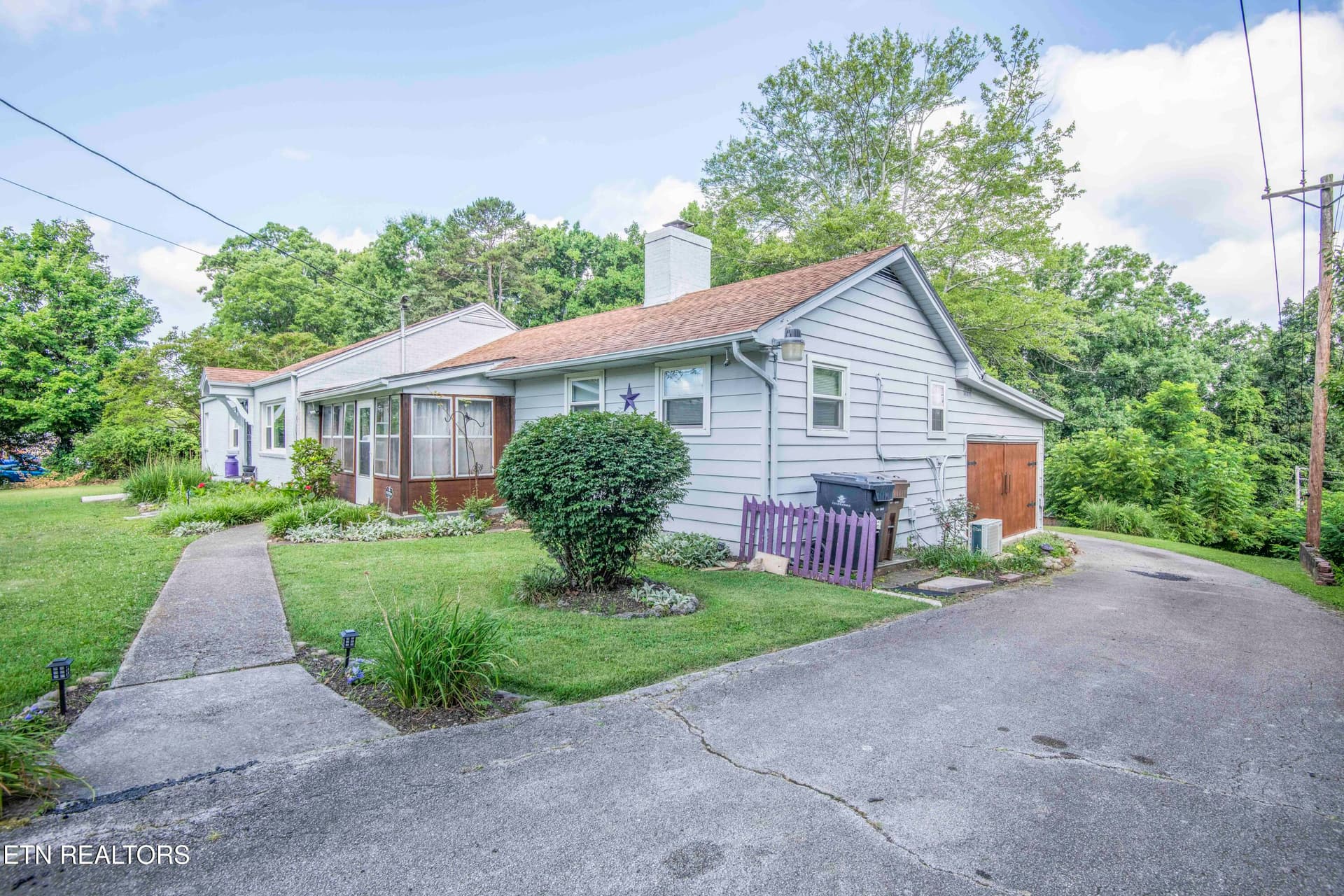 exterior 1_1 - 201 W Ford Valley Rd, Knoxville, TN 37920