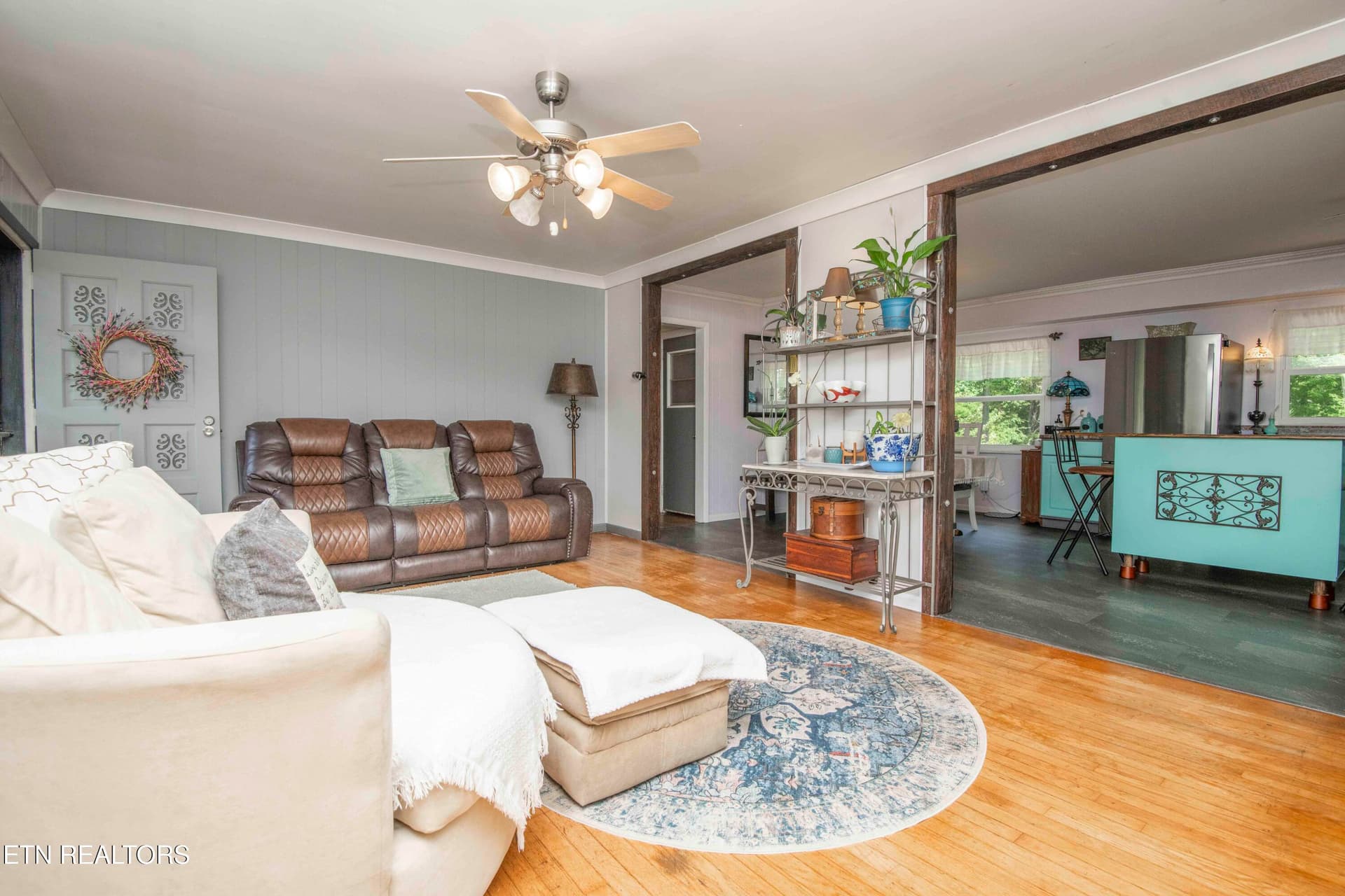 living 1_1 - 201 W Ford Valley Rd, Knoxville, TN 37920