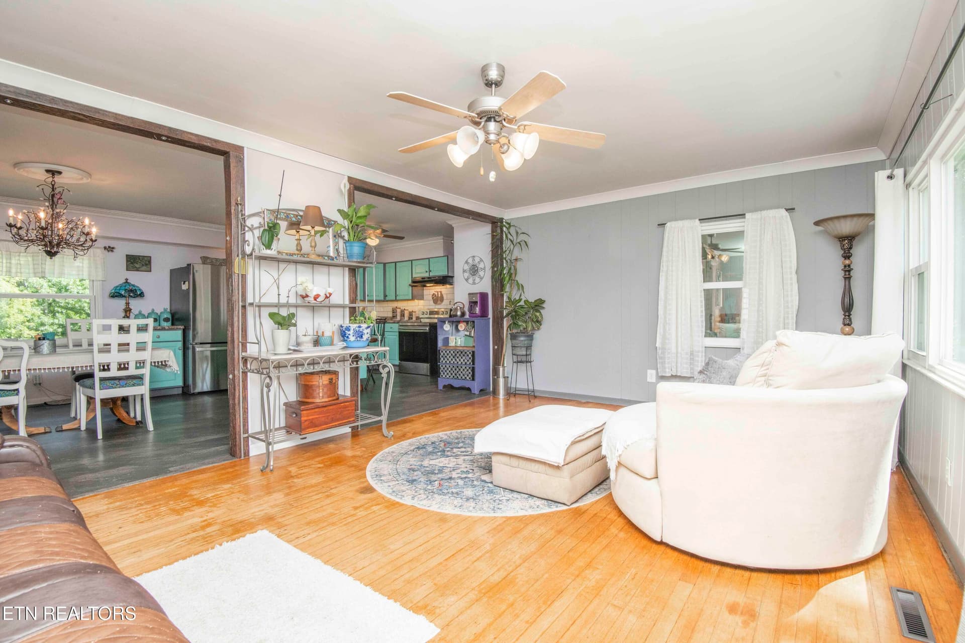 living 3_1 - 201 W Ford Valley Rd, Knoxville, TN 37920
