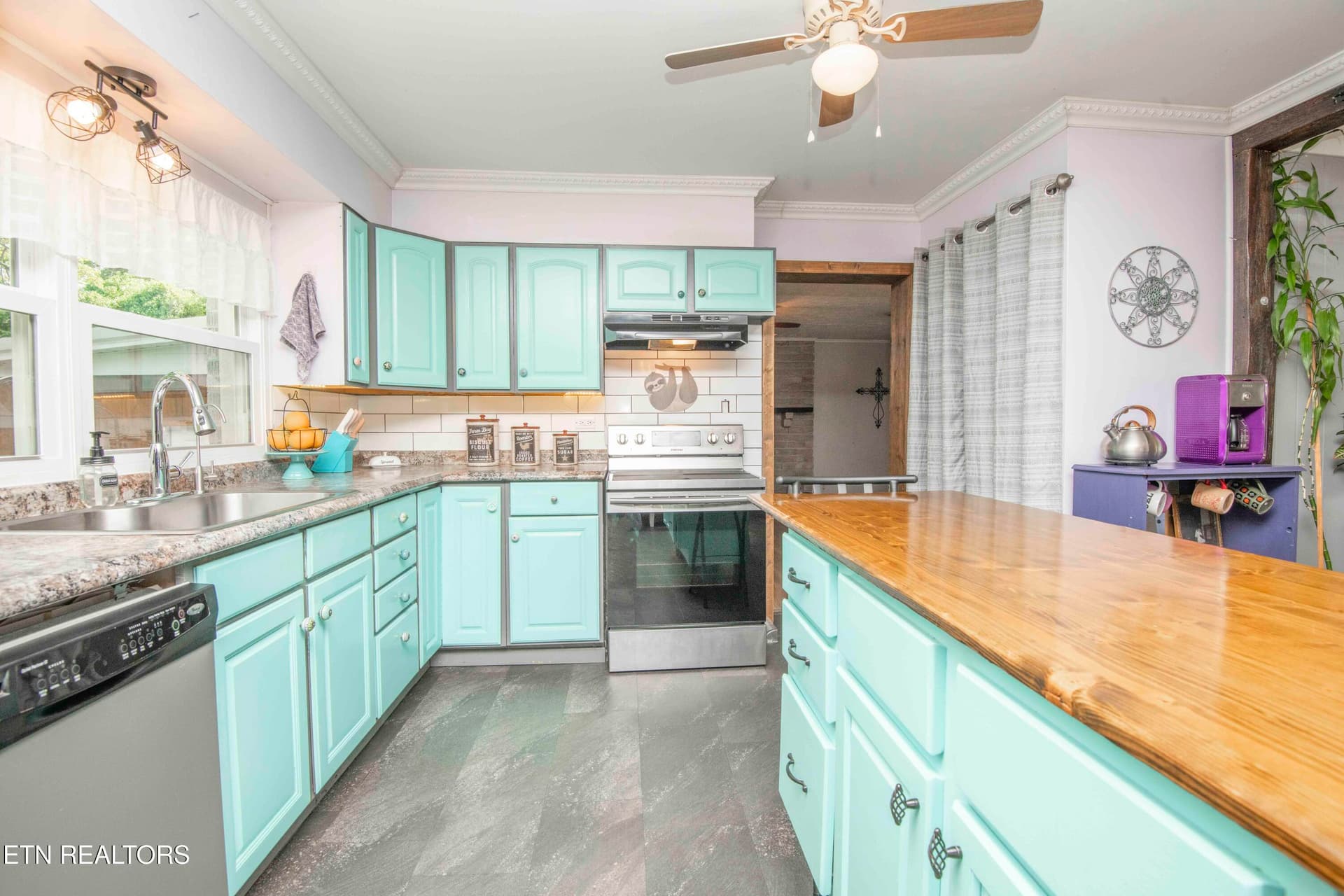 kitchen 7_1 - 201 W Ford Valley Rd, Knoxville, TN 37920