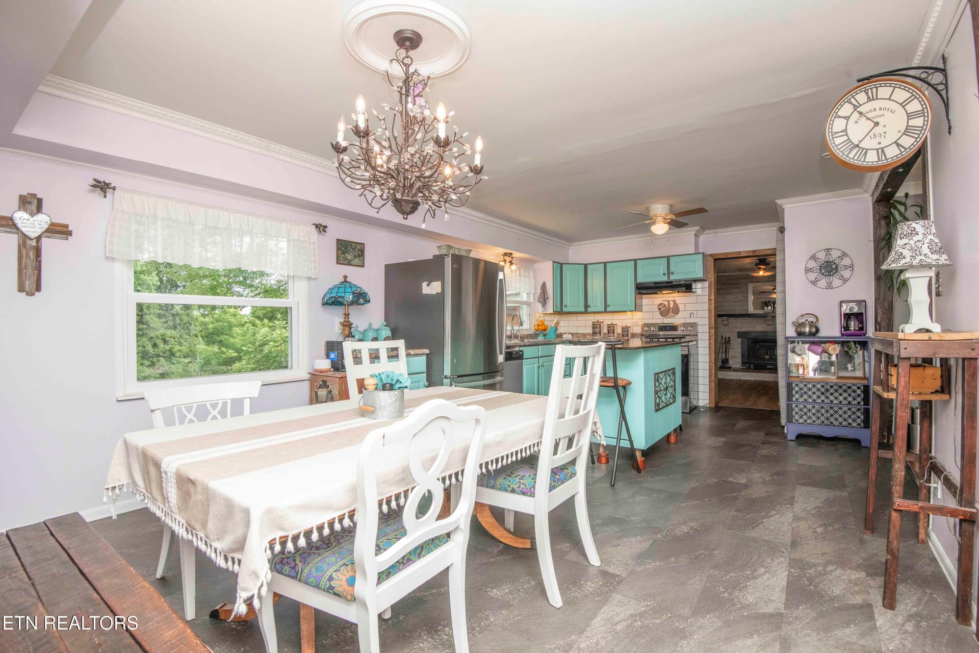 kitchen1_1 - 201 W Ford Valley Rd, Knoxville, TN 37920