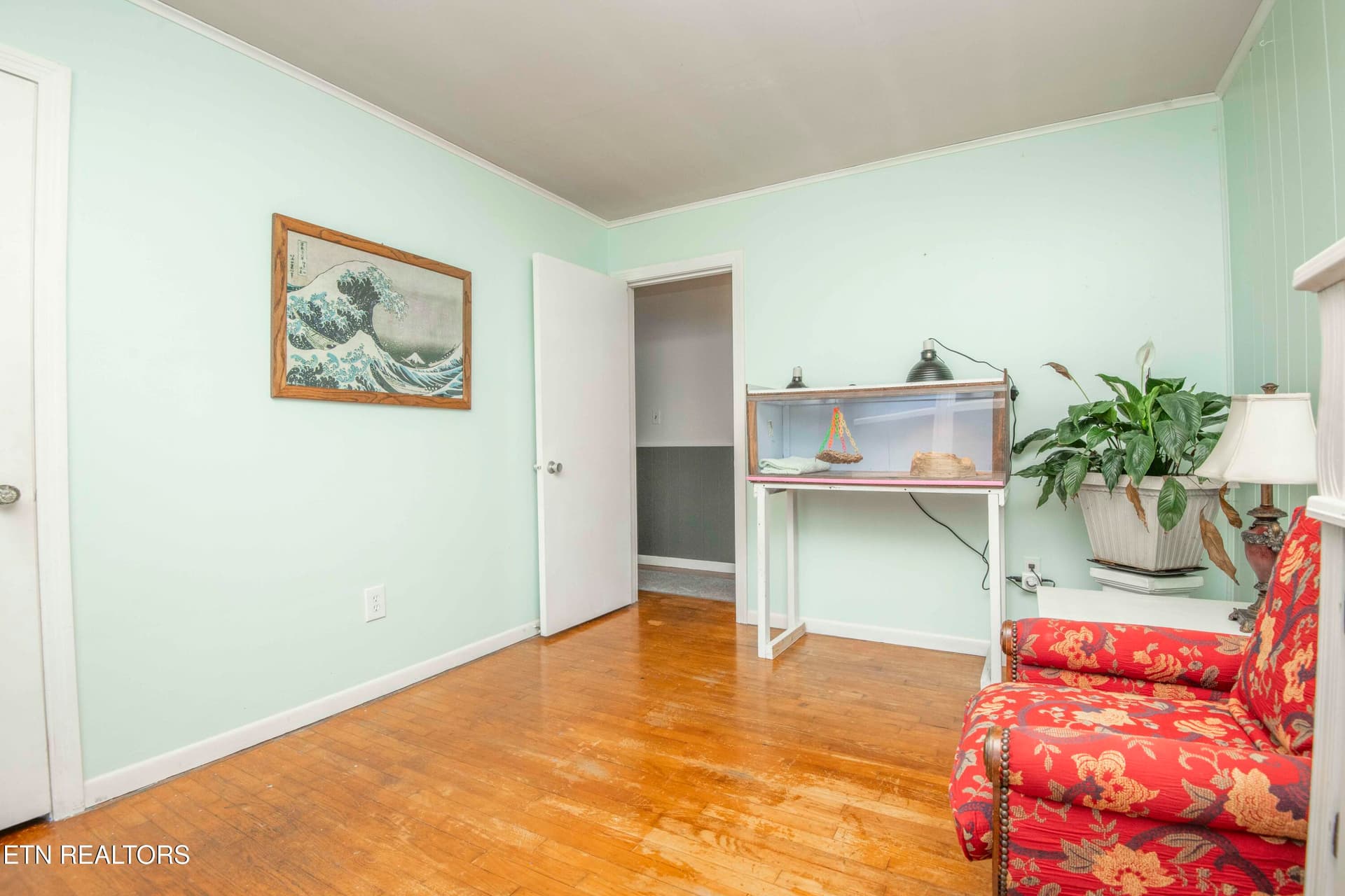 bed_1 - 201 W Ford Valley Rd, Knoxville, TN 37920