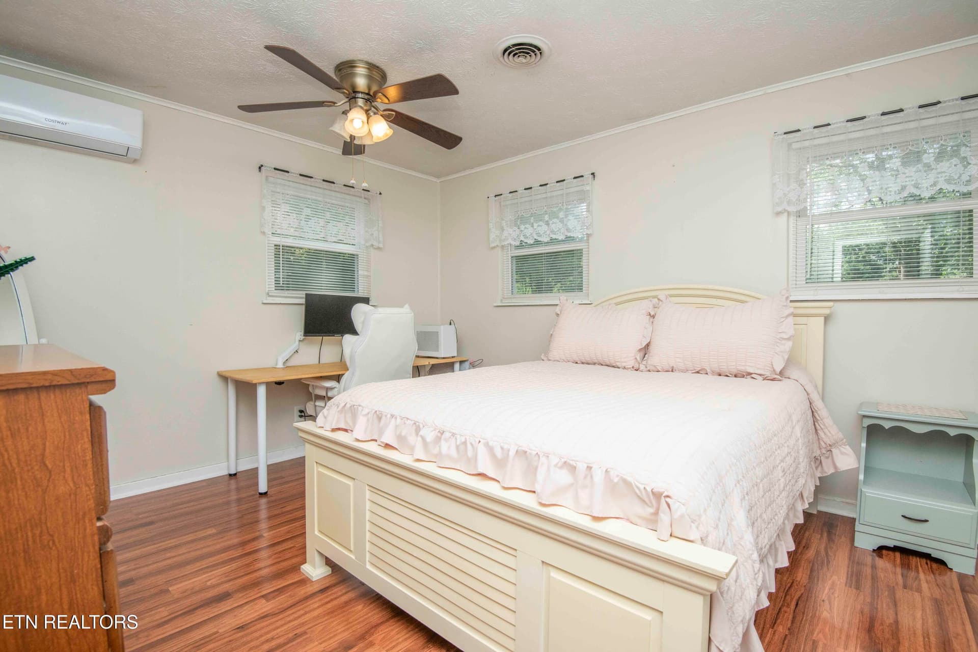 fourth bed 3_1 - 201 W Ford Valley Rd, Knoxville, TN 37920