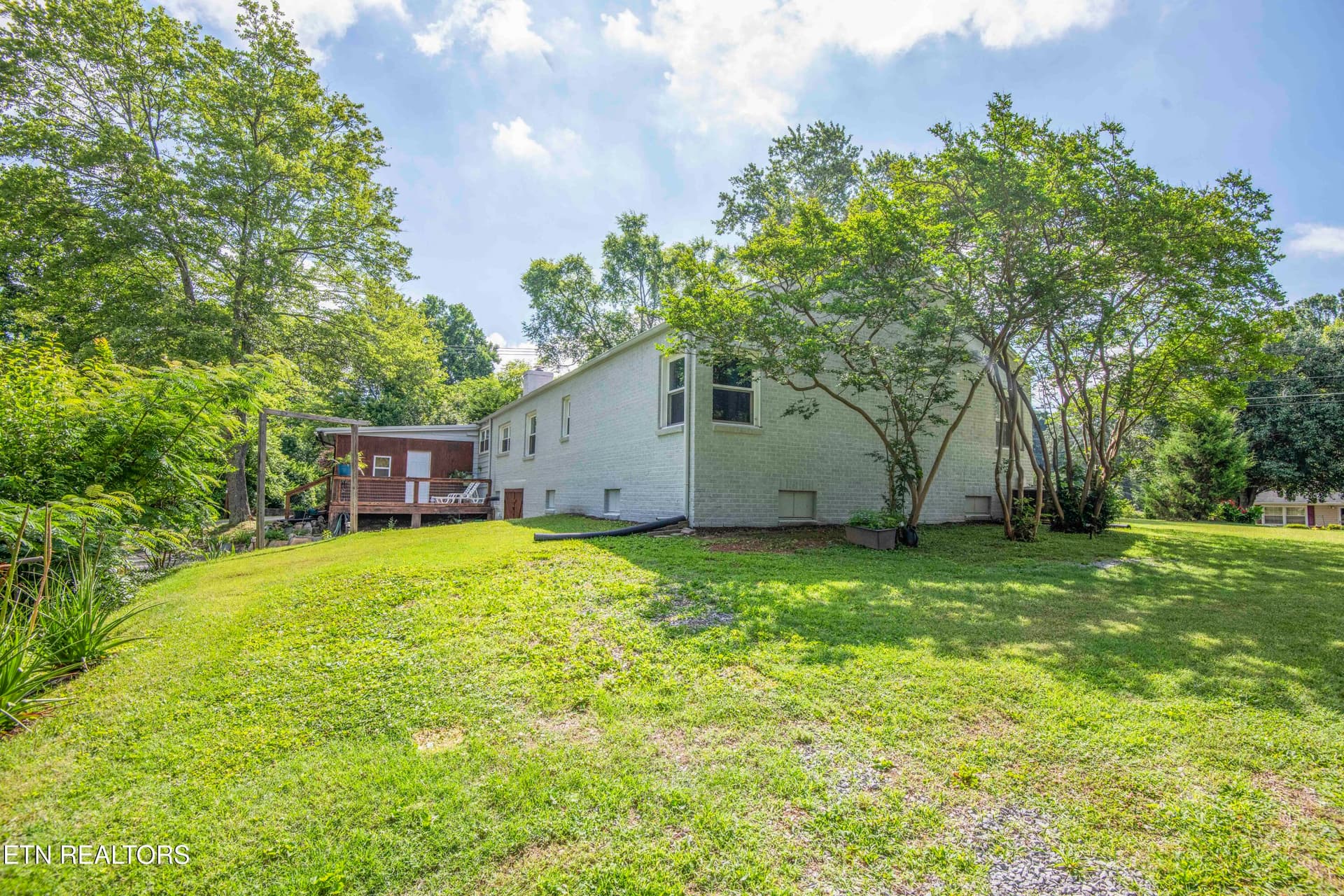 yard 10_1 - 201 W Ford Valley Rd, Knoxville, TN 37920