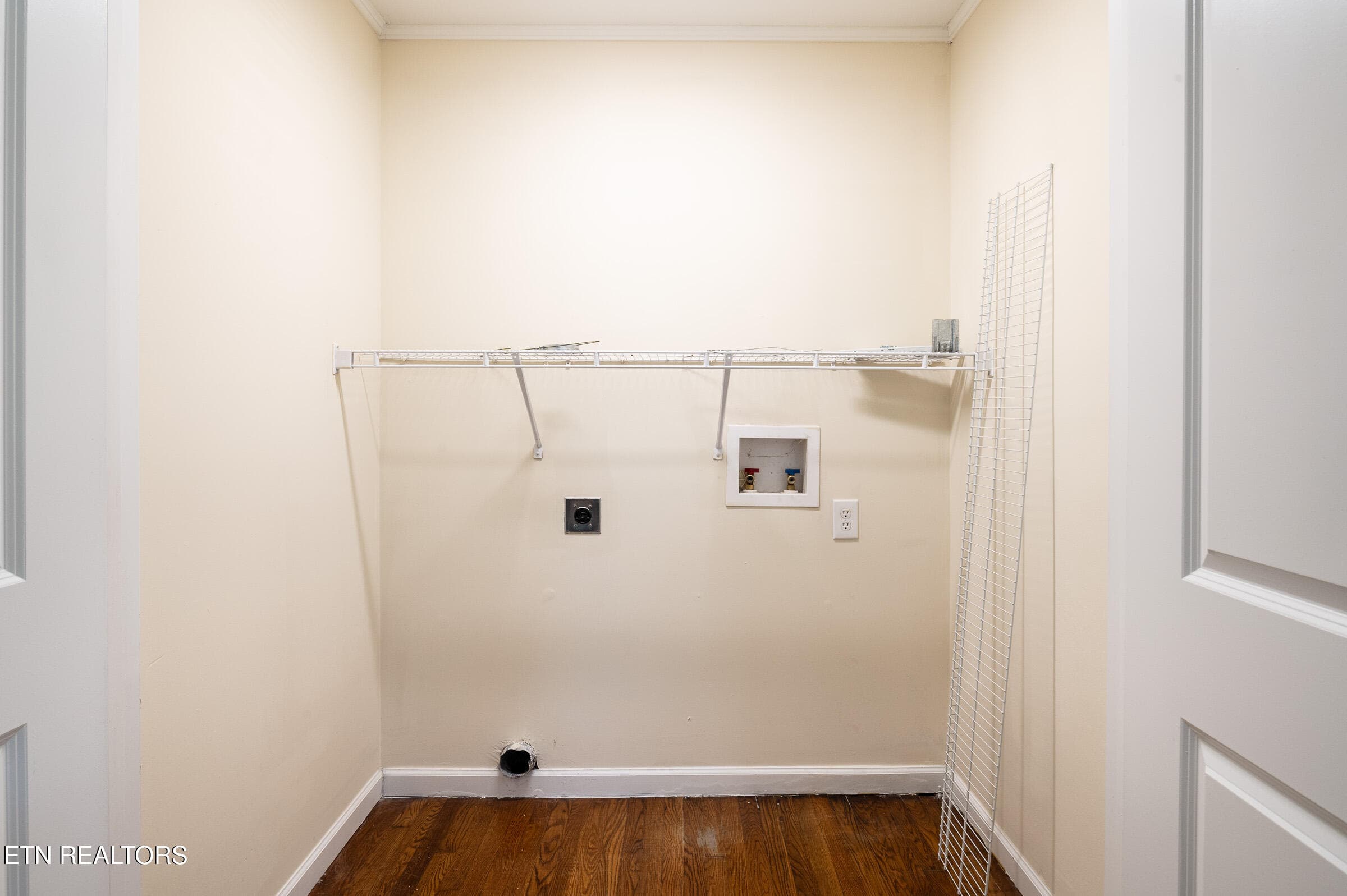 Laundry Closet - 4300 Crosby Drive, Knoxville, TN 37909, Knoxville