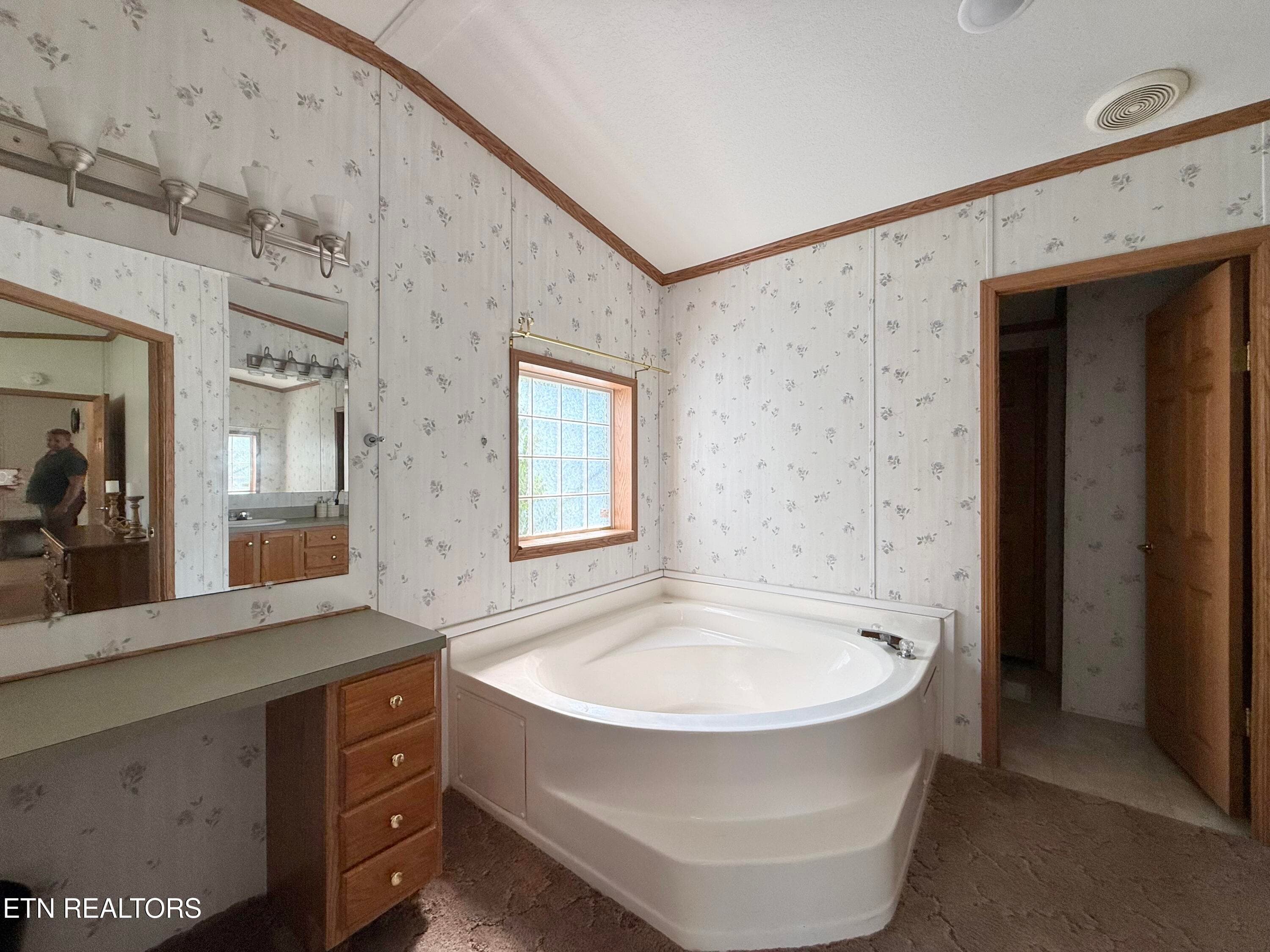 Master bathroom - 207 4th St, Corryton, TN 37721, Corryton
