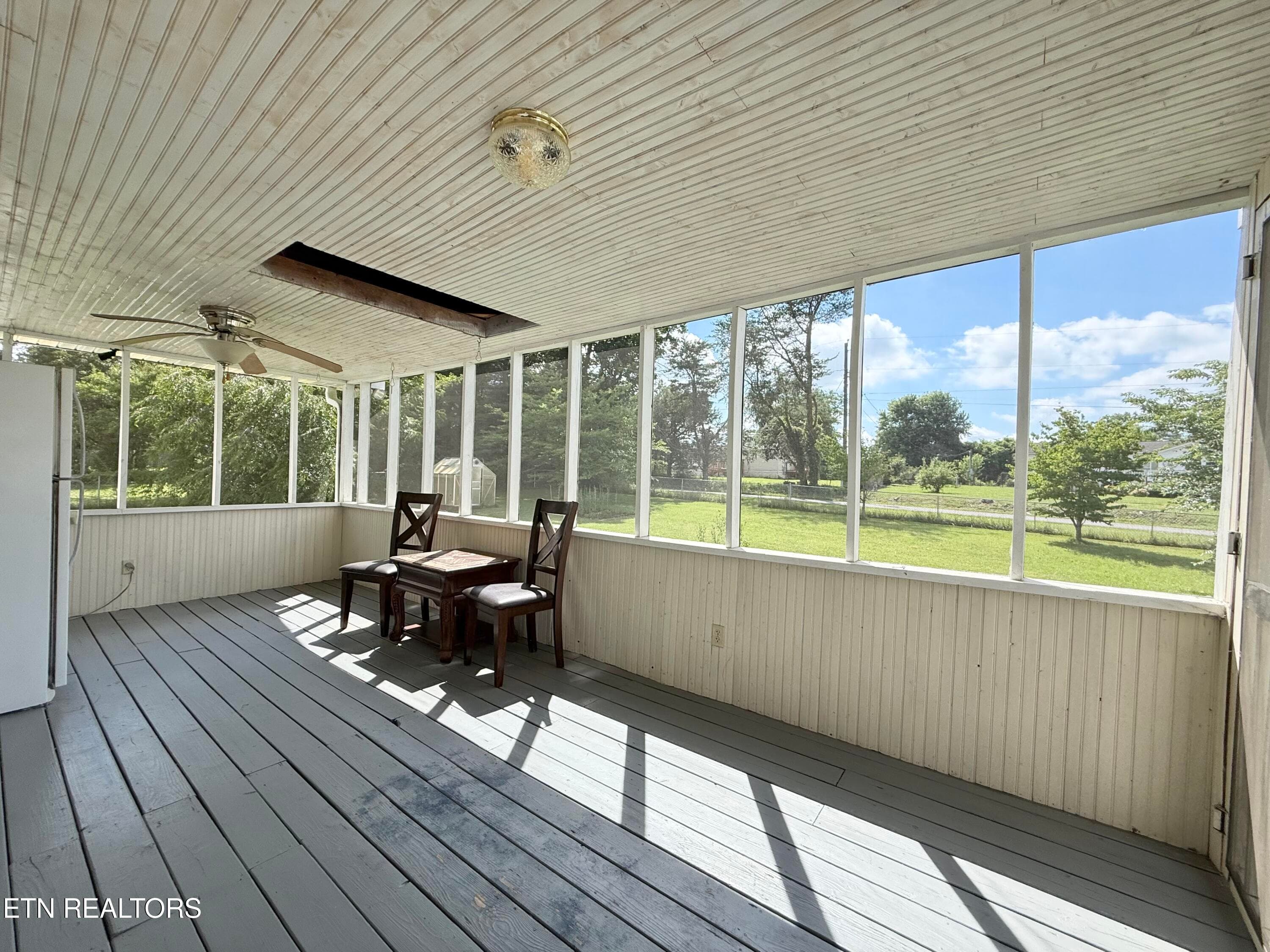 Sun room - 207 4th St, Corryton, TN 37721, Corryton