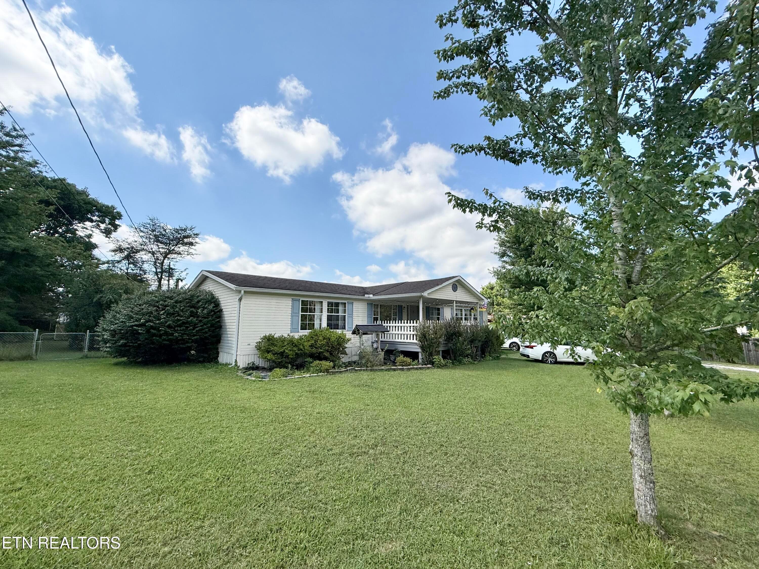 Front yard - 207 4th St, Corryton, TN 37721, Corryton