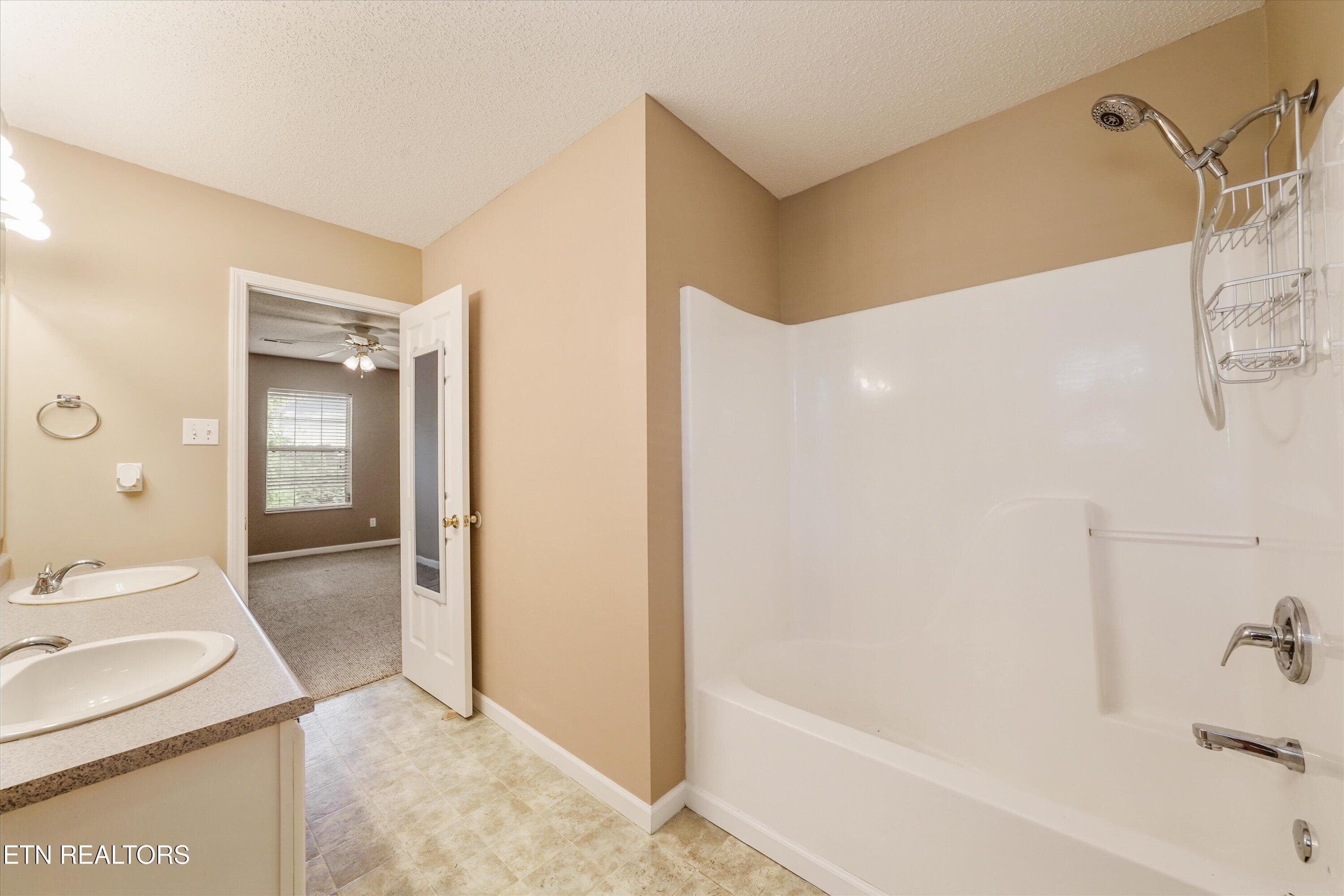 25-703 Shane Dr09 - 703 Shane Drive, Maryville, TN 37804