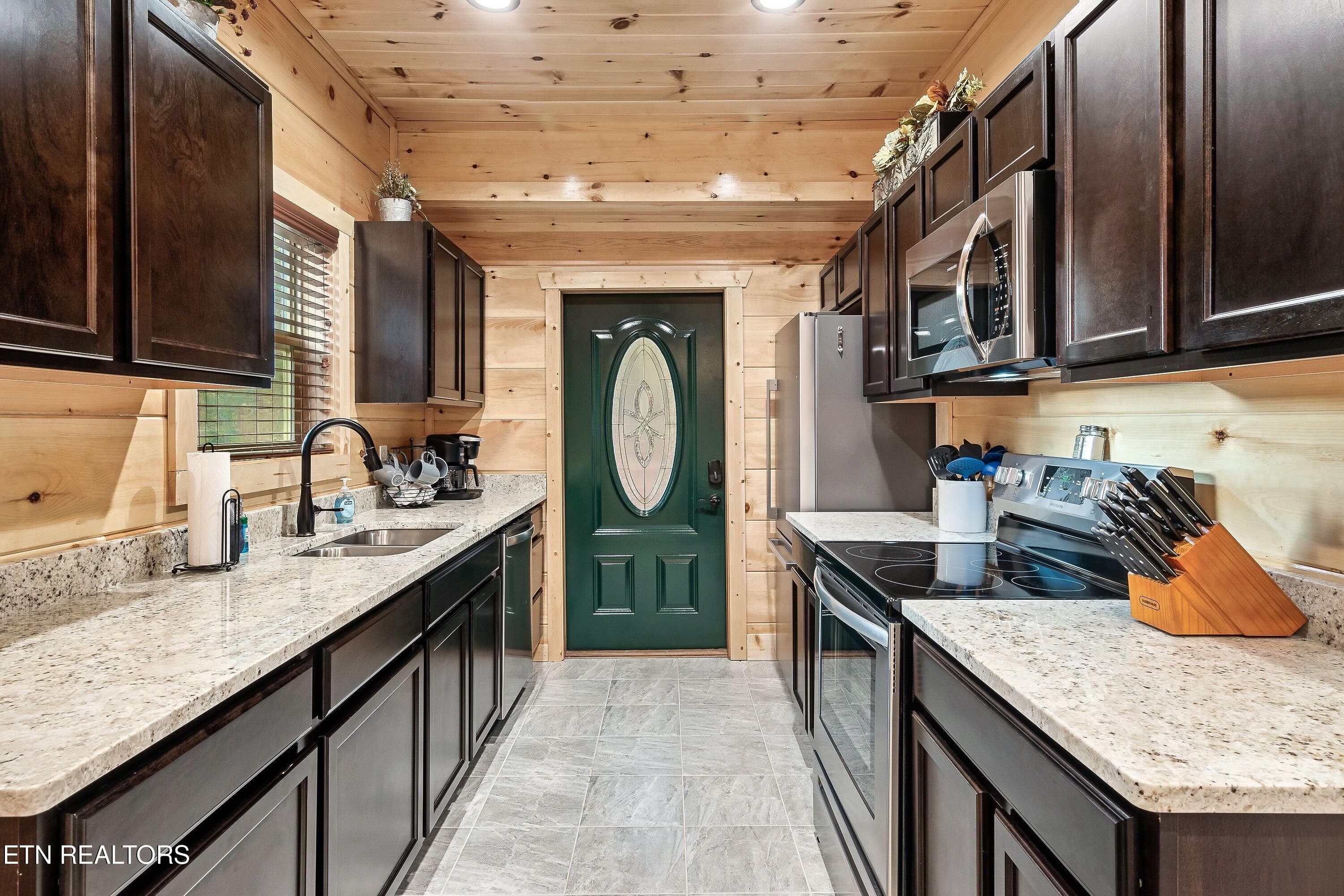 842bbc-21 - 842 Black Bear Cub Way, Sevierville, TN 37862